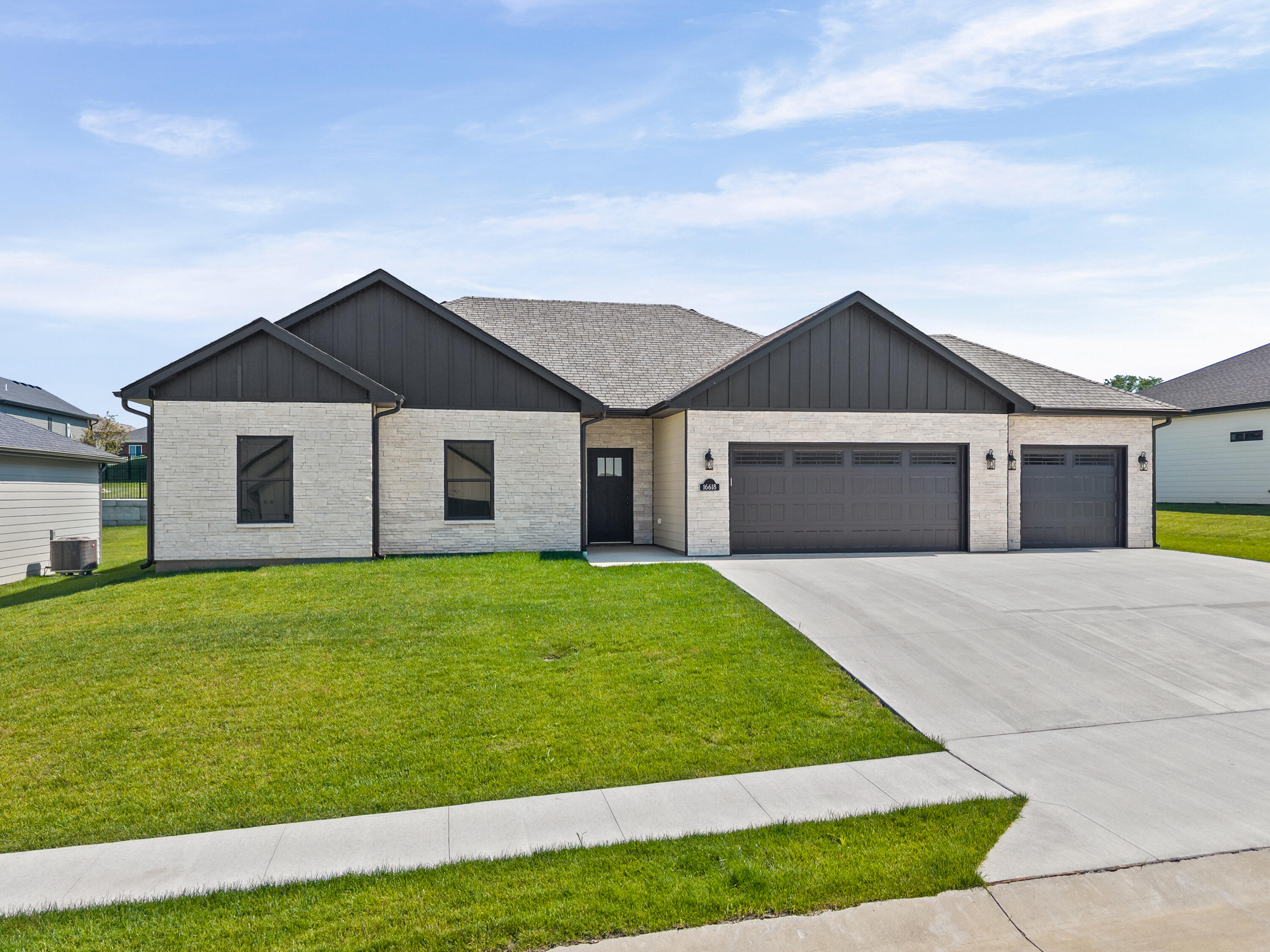 16618 Klinton Dr Property Photo 1
