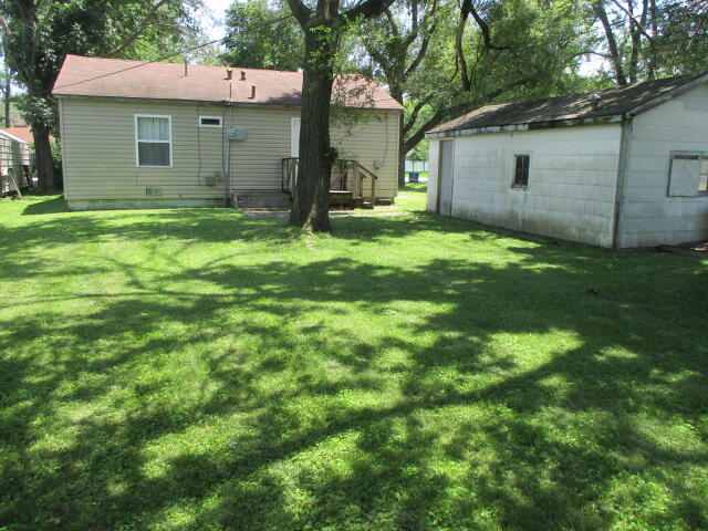 137 S Denton St Property Photo 4