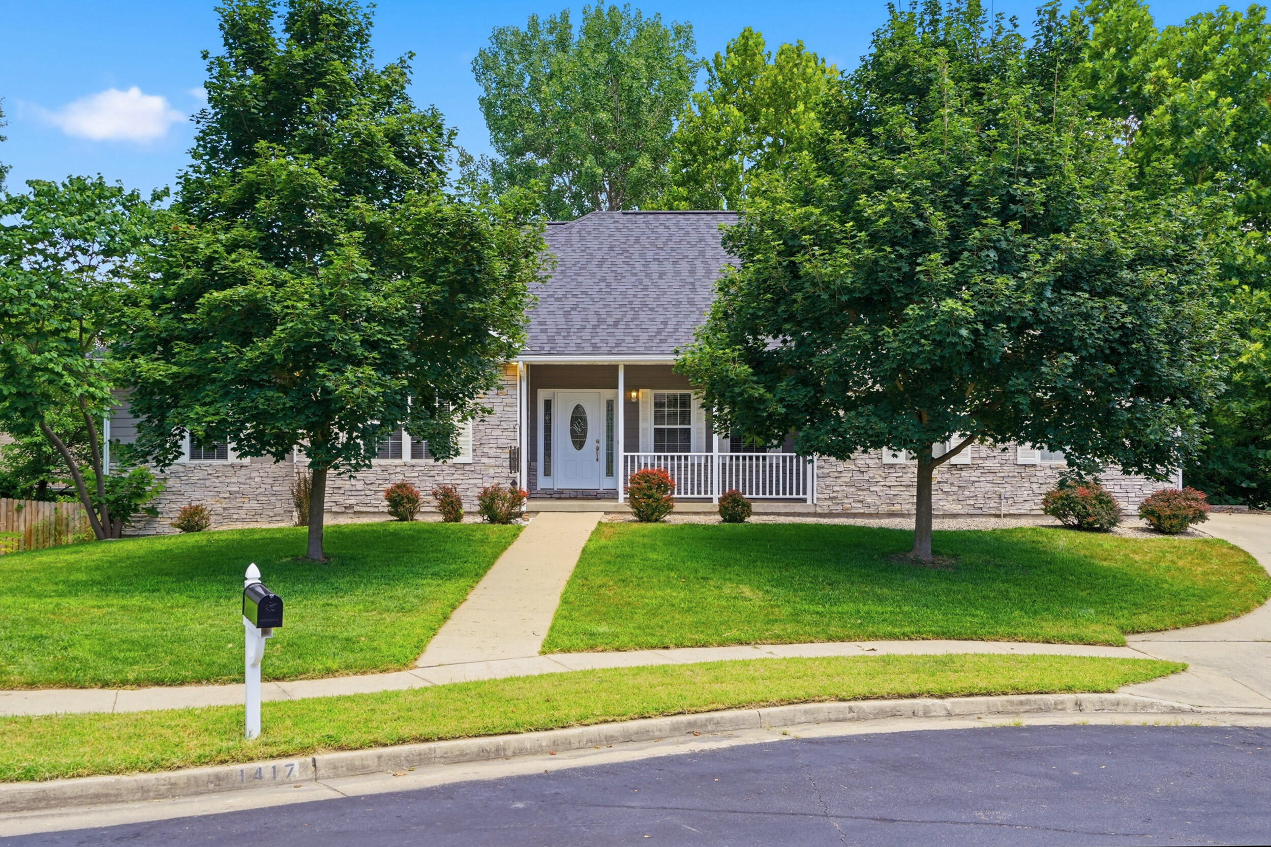 1417 KILLARNEY DR Property Photo 1