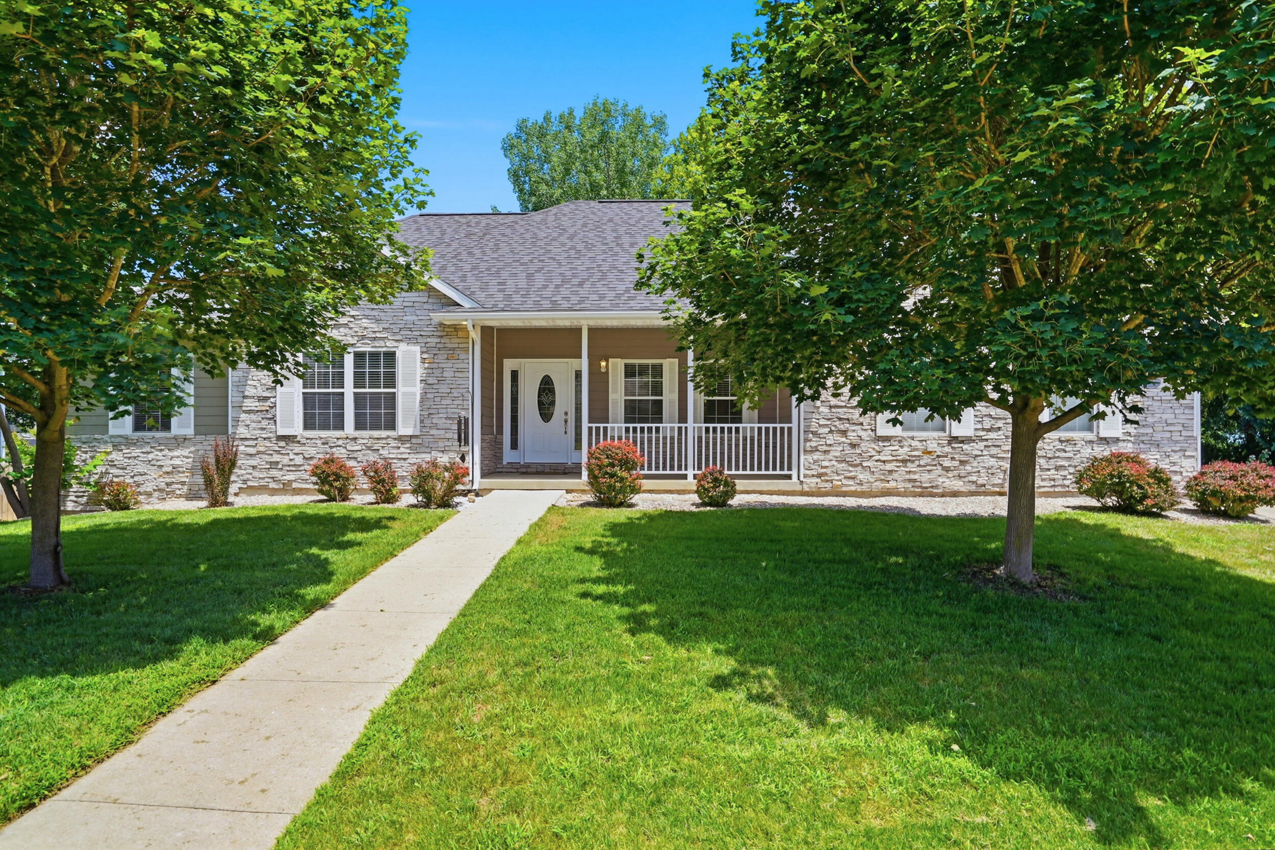 1417 Killarney Dr Property Photo 4