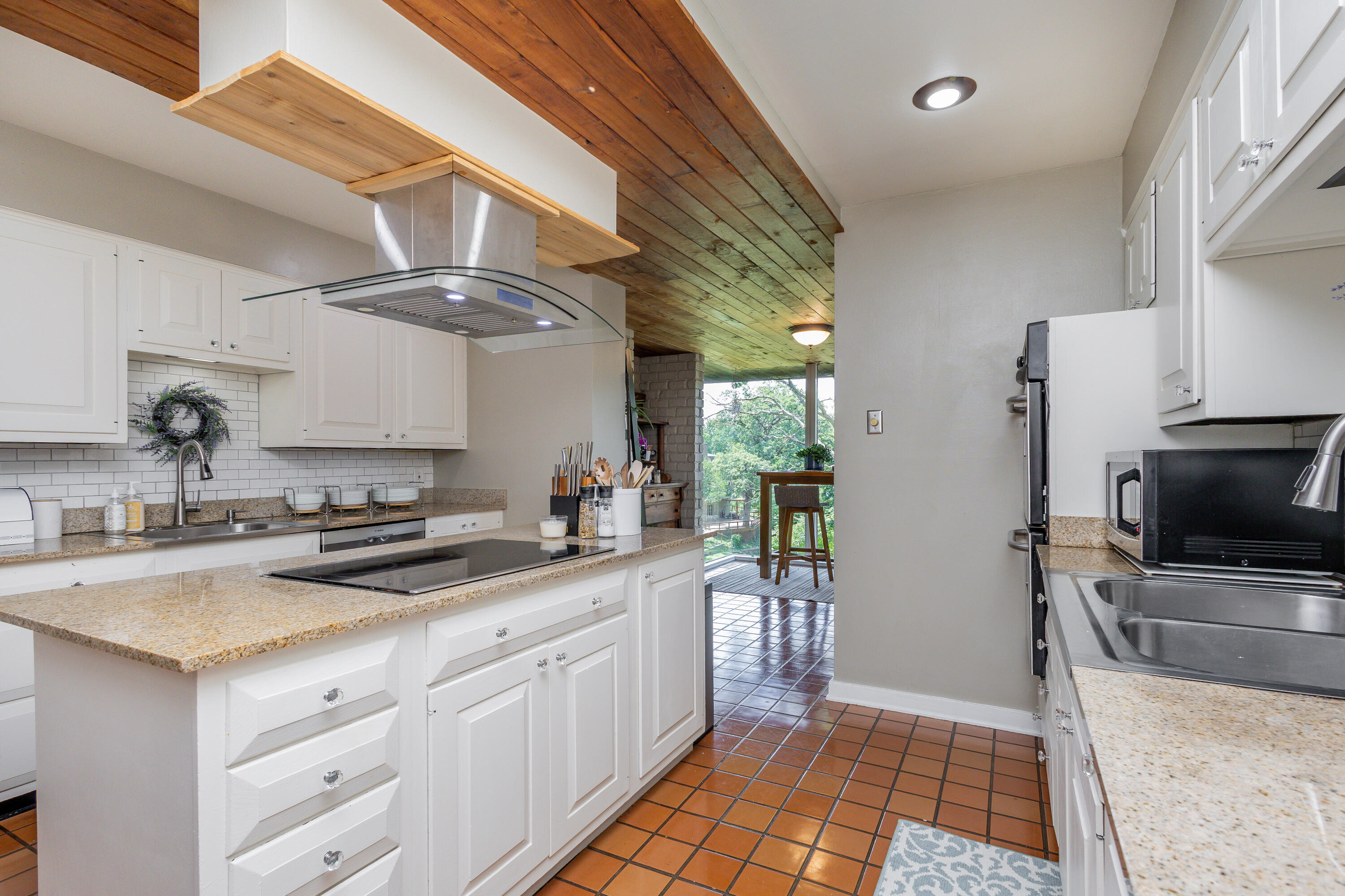 709 Gilman St Property Photo 24