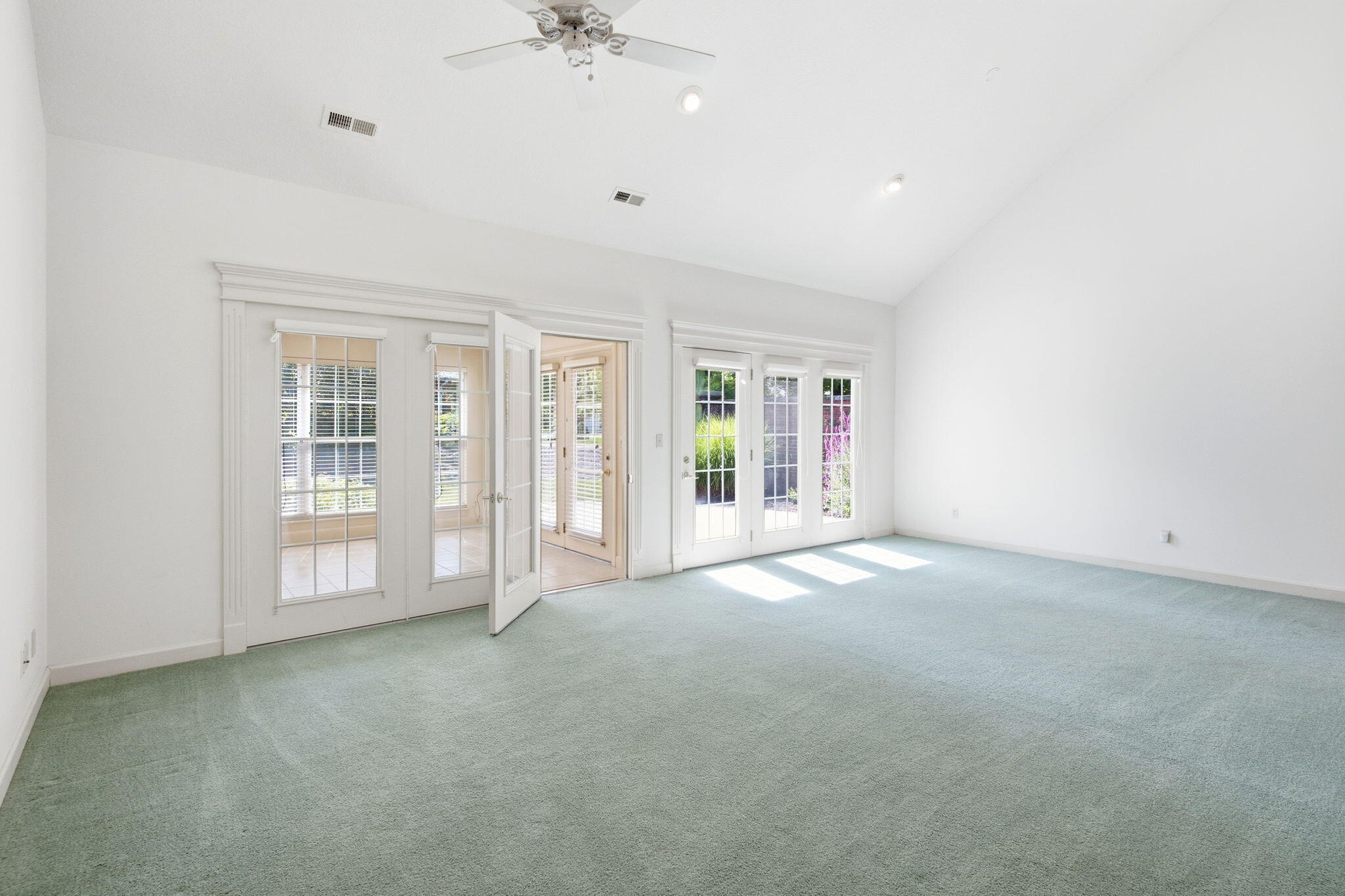 206 Blue Sky Ct Property Photo 5