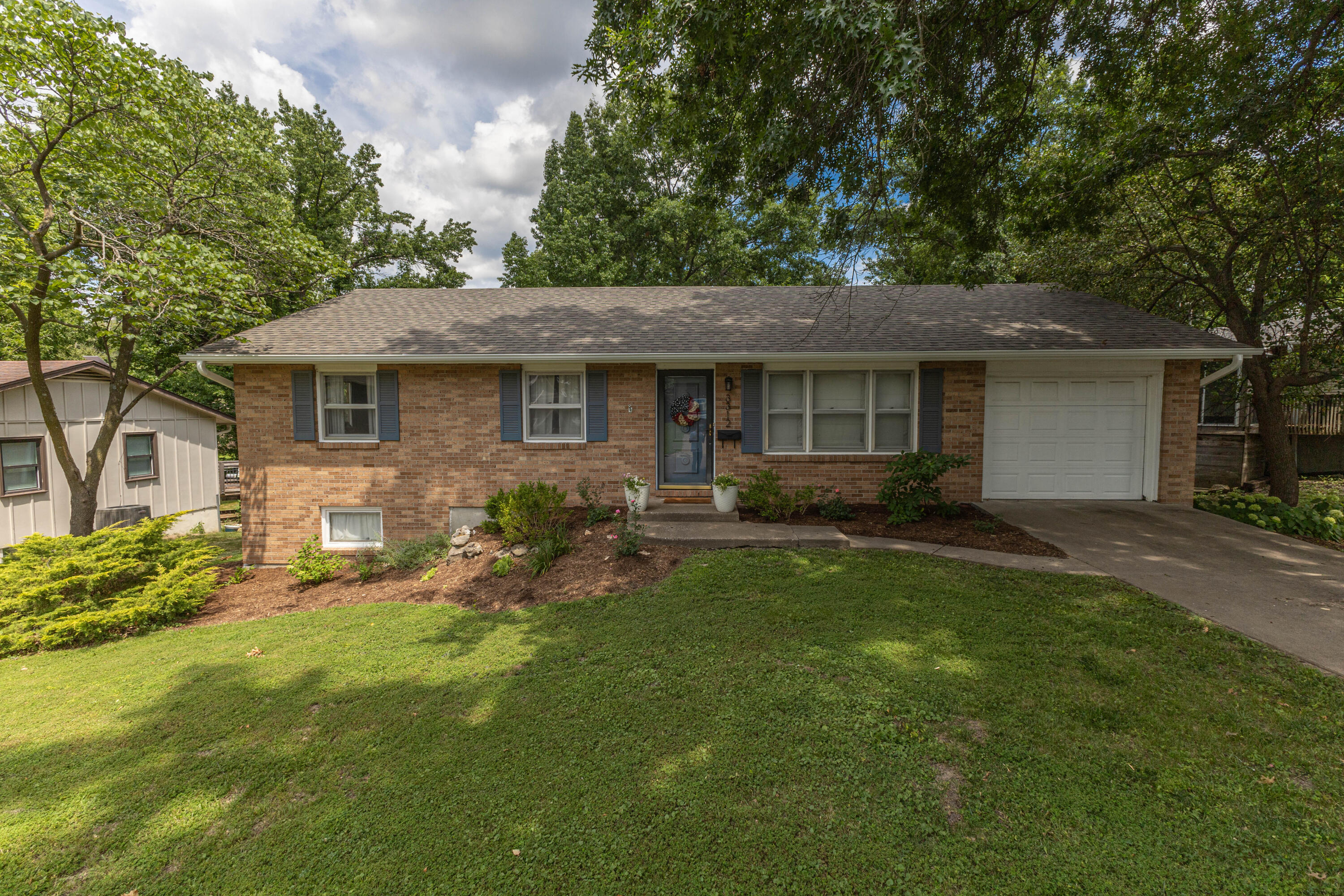 3312 Lynnwood Dr Property Photo 1