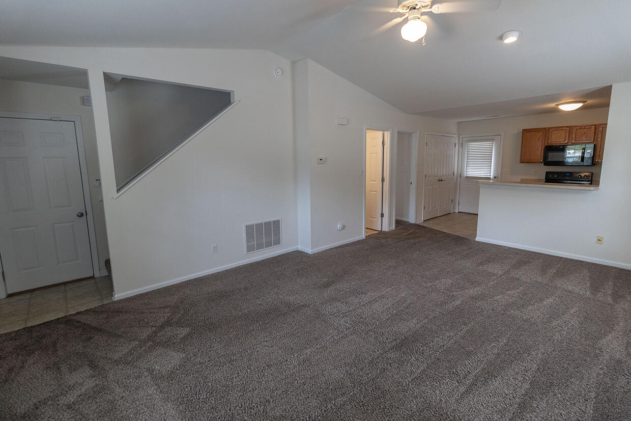 3306 E Saint Charles Rd Property Photo 3