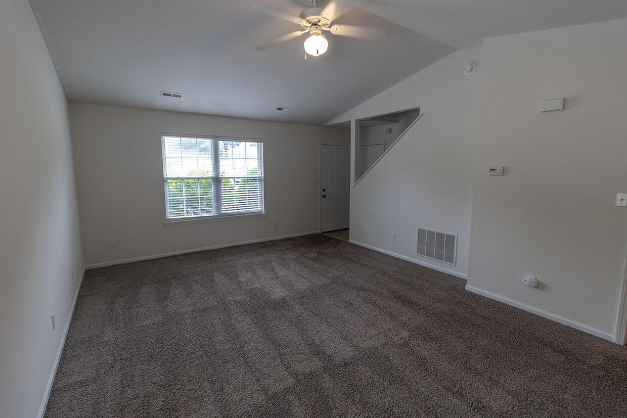 3306 E Saint Charles Rd Property Photo 4