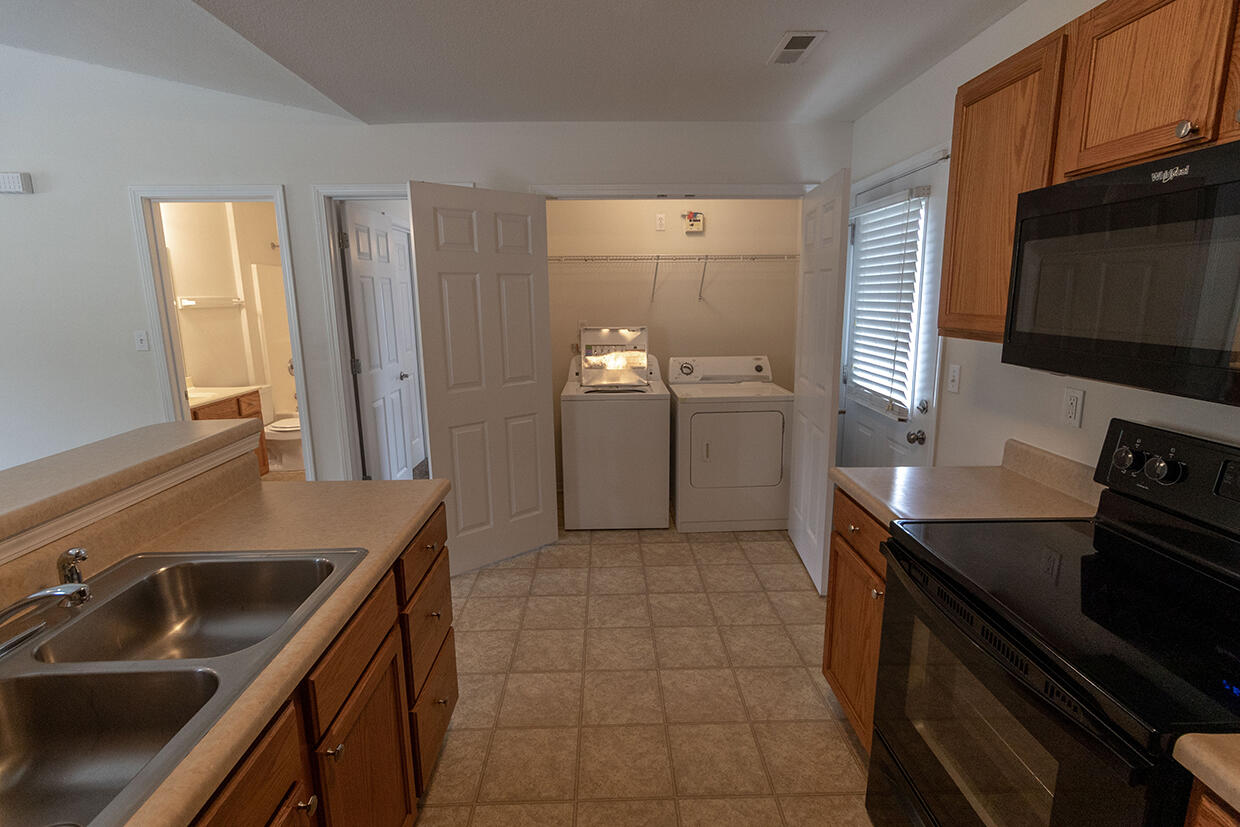 3306 E Saint Charles Rd Property Photo 9