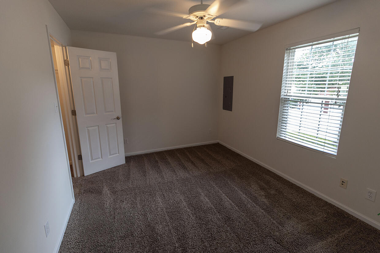 3306 E Saint Charles Rd Property Photo 10
