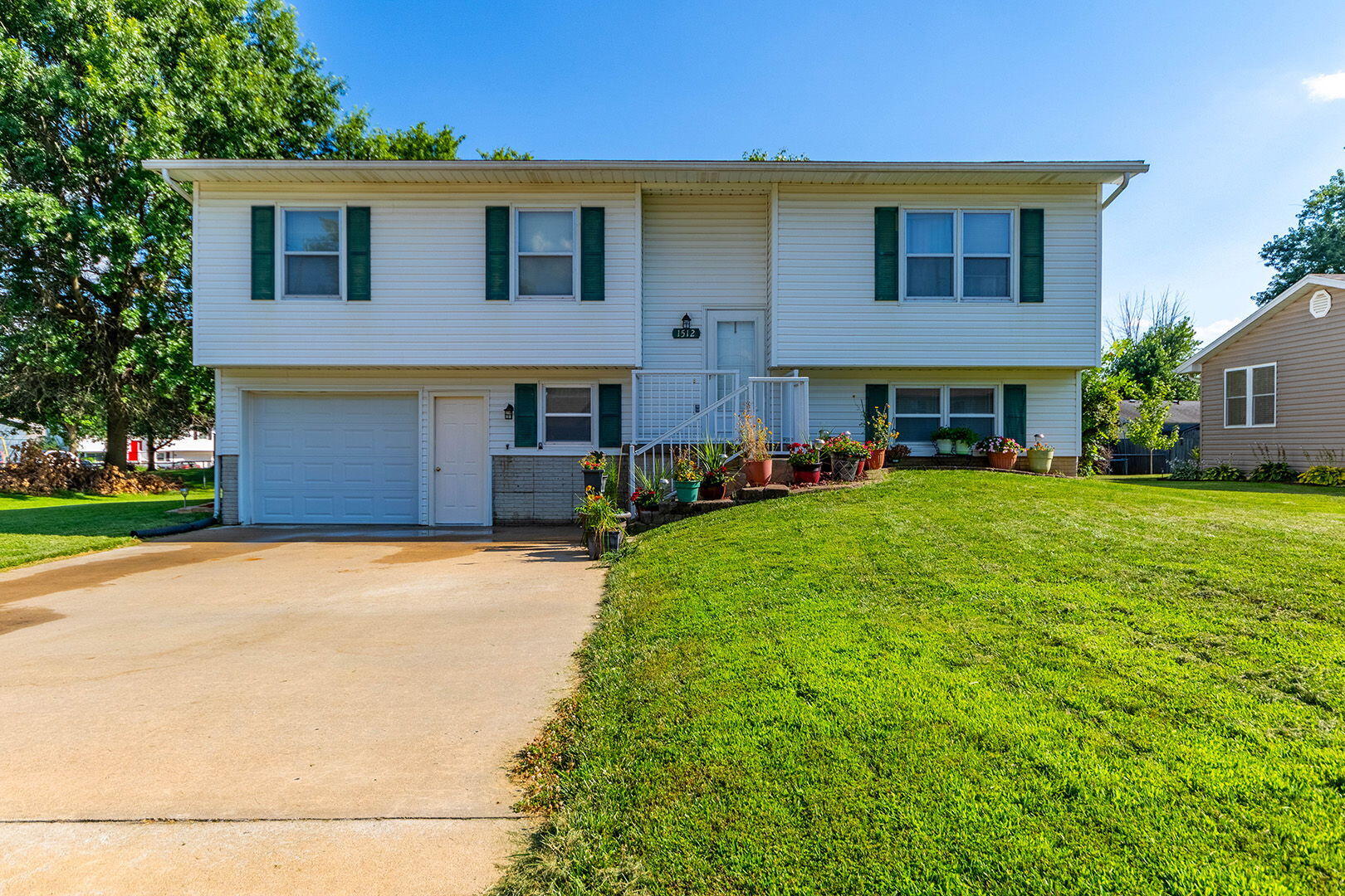 1512 Pinelawn Ct Property Photo 1
