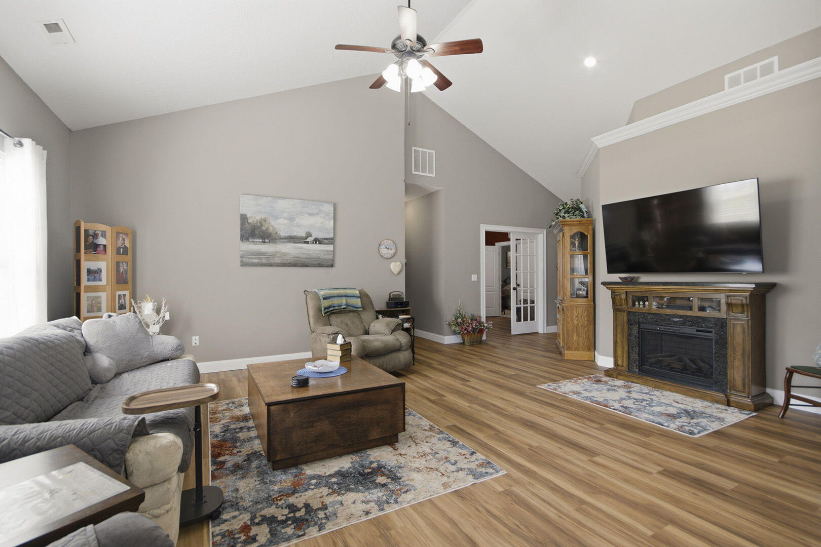 7012 Greenwood Hills Property Photo 10