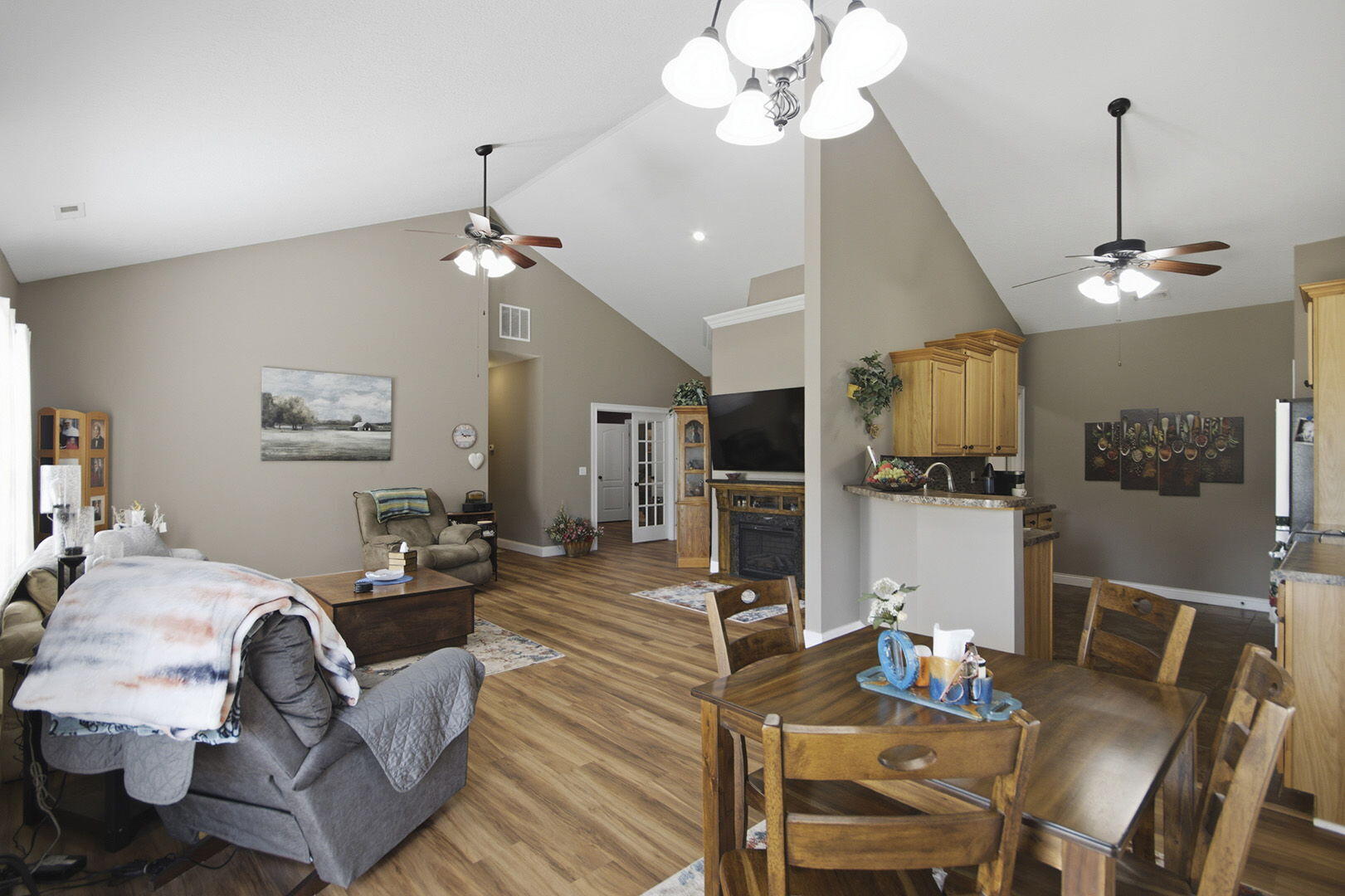 7012 Greenwood Hills Property Photo 12