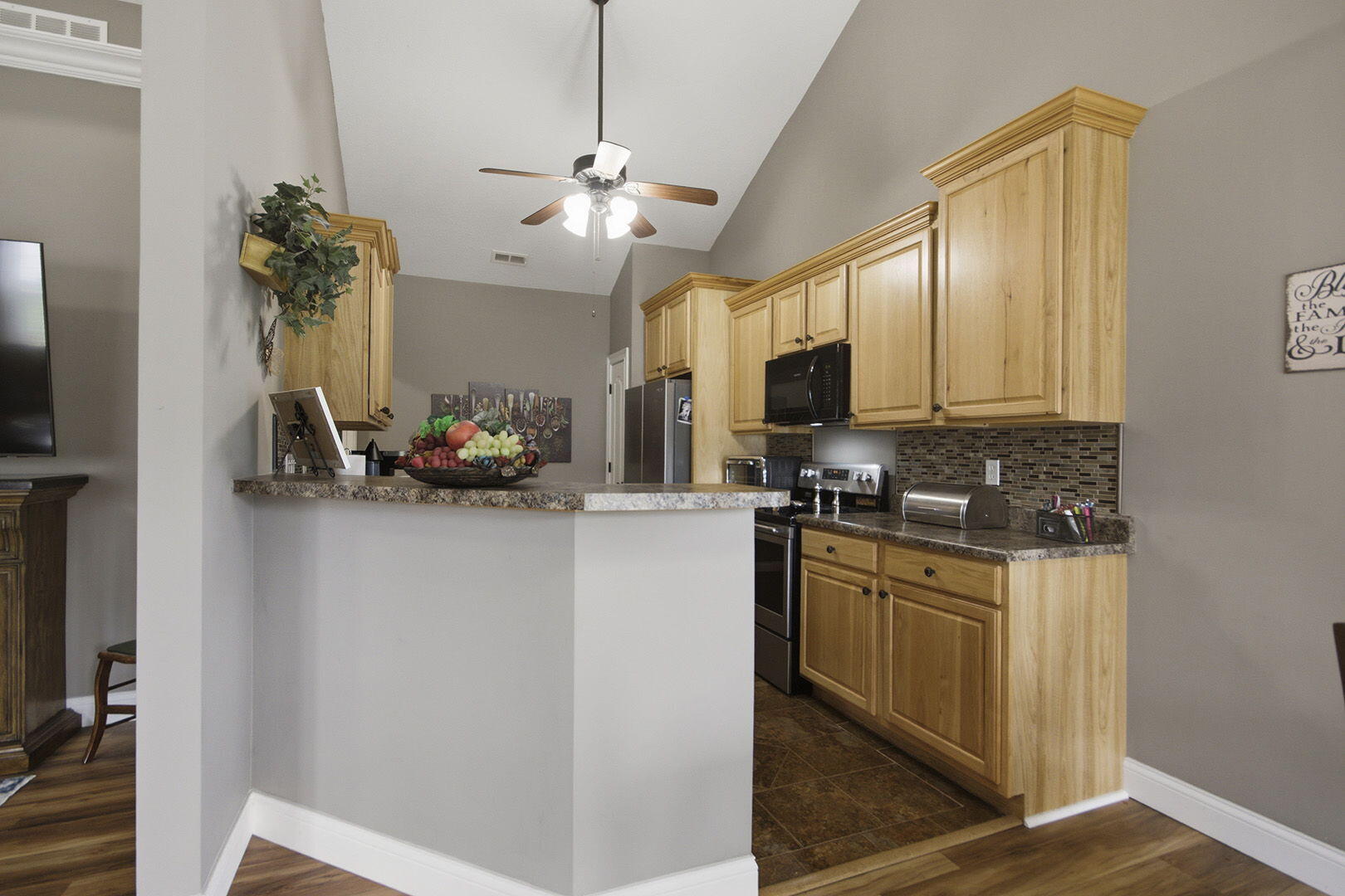 7012 Greenwood Hills Property Photo 15