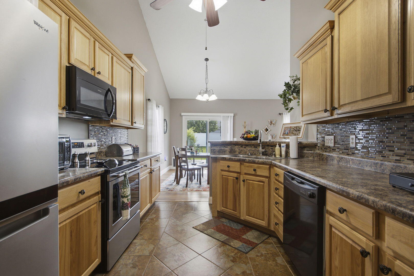 7012 Greenwood Hills Property Photo 18