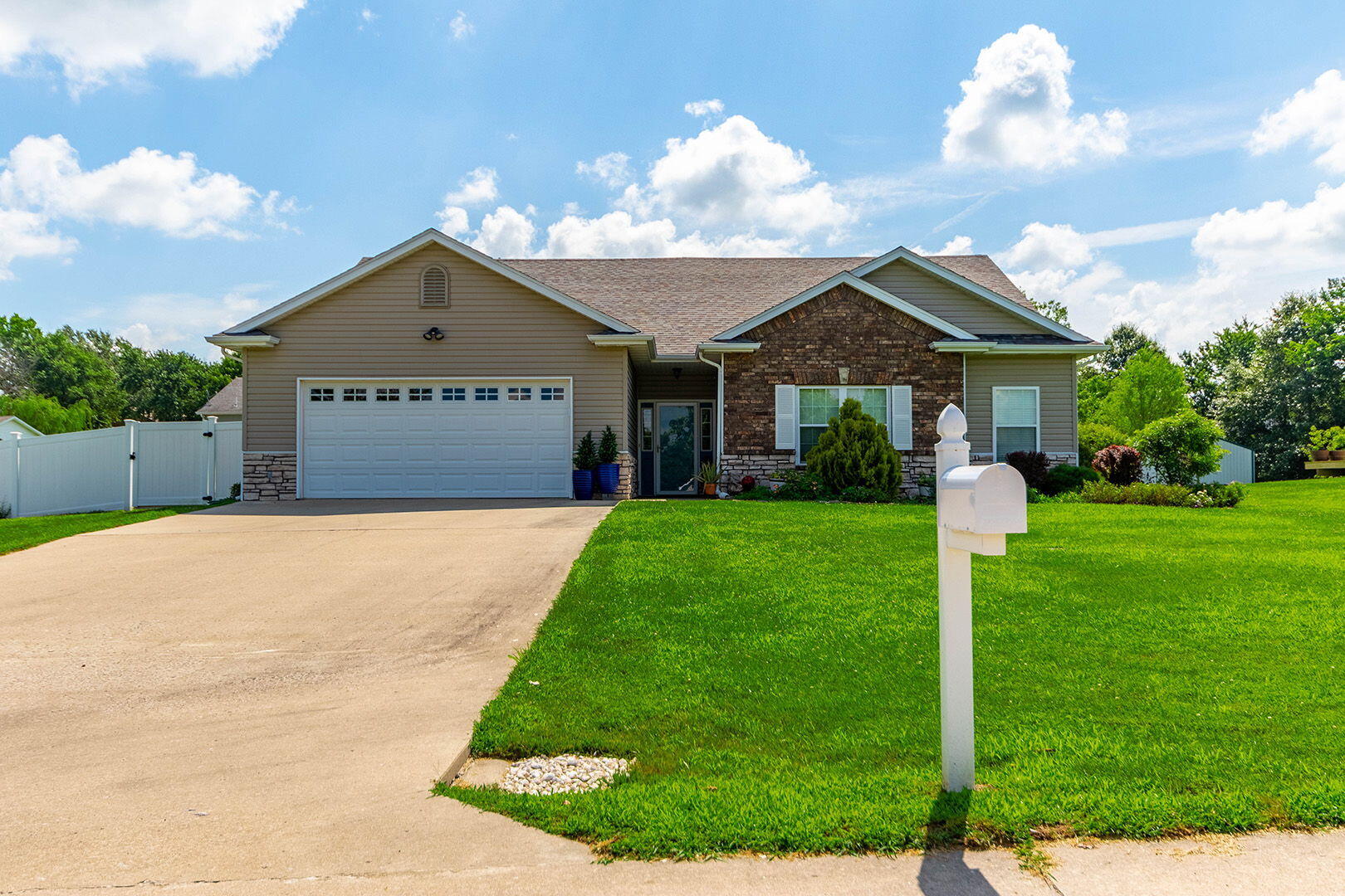 7012 Greenwood Hills Property Photo 48