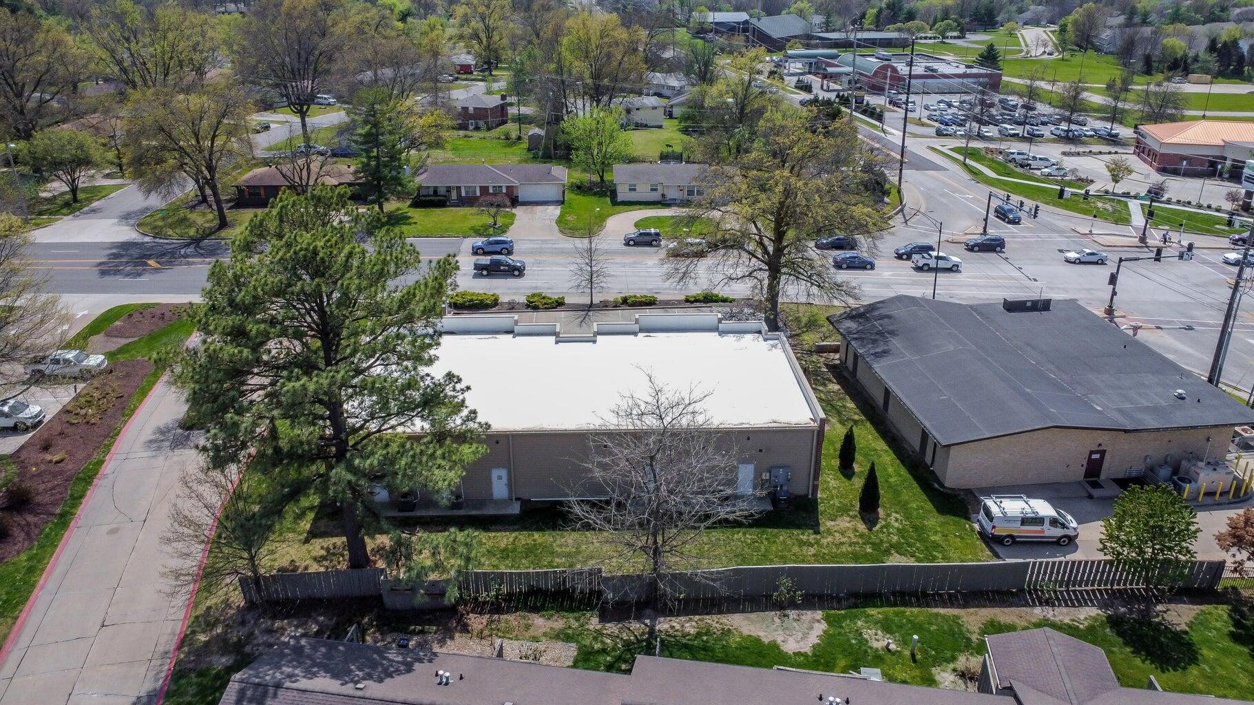 2807 W Broadway 105&107 Property Photo 25