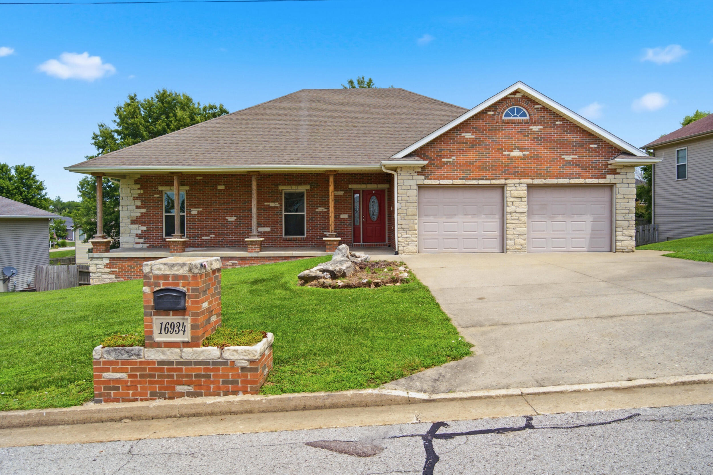 16934 FARRIS CIR Property Photo 1