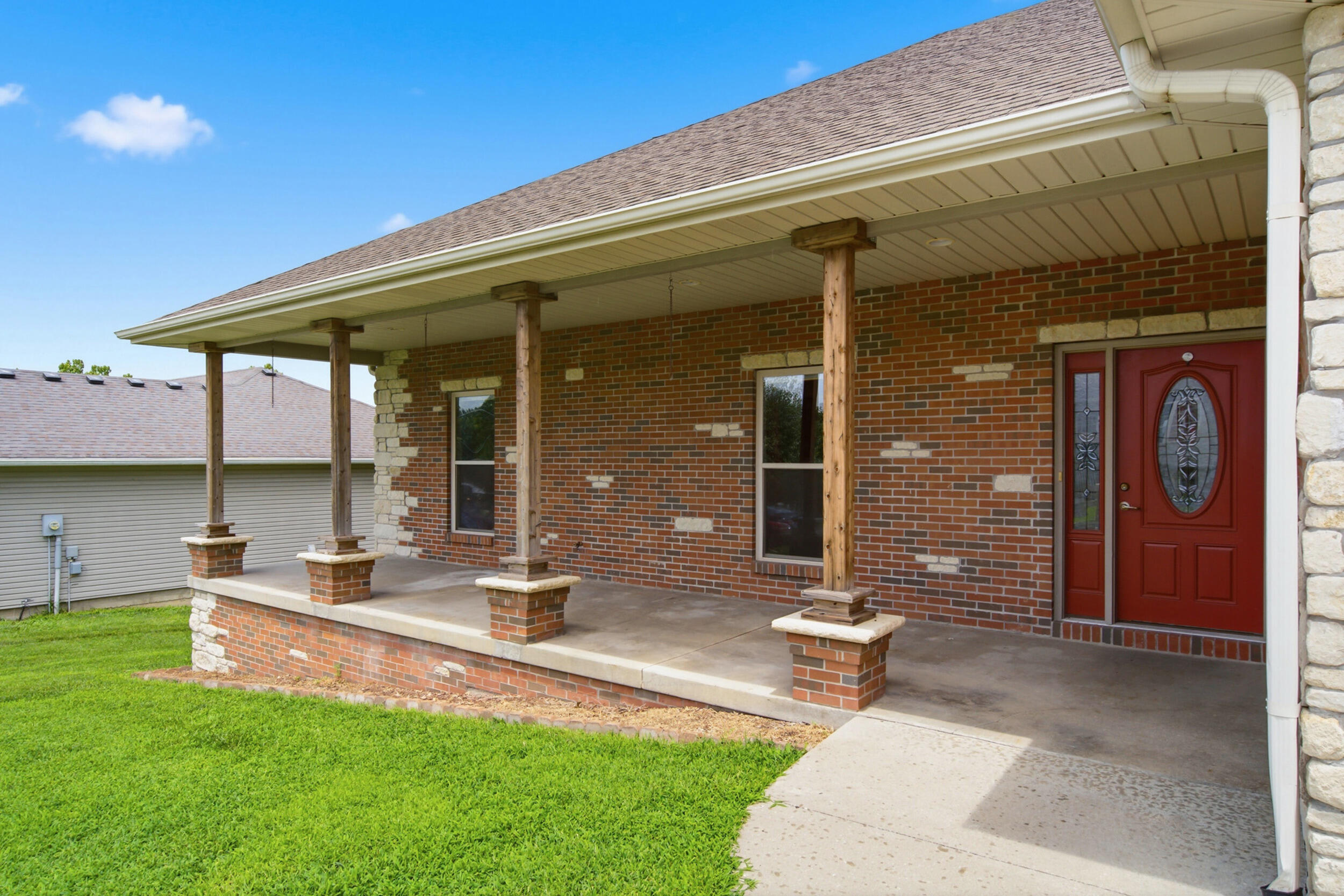 16934 Farris Cir Property Photo 3