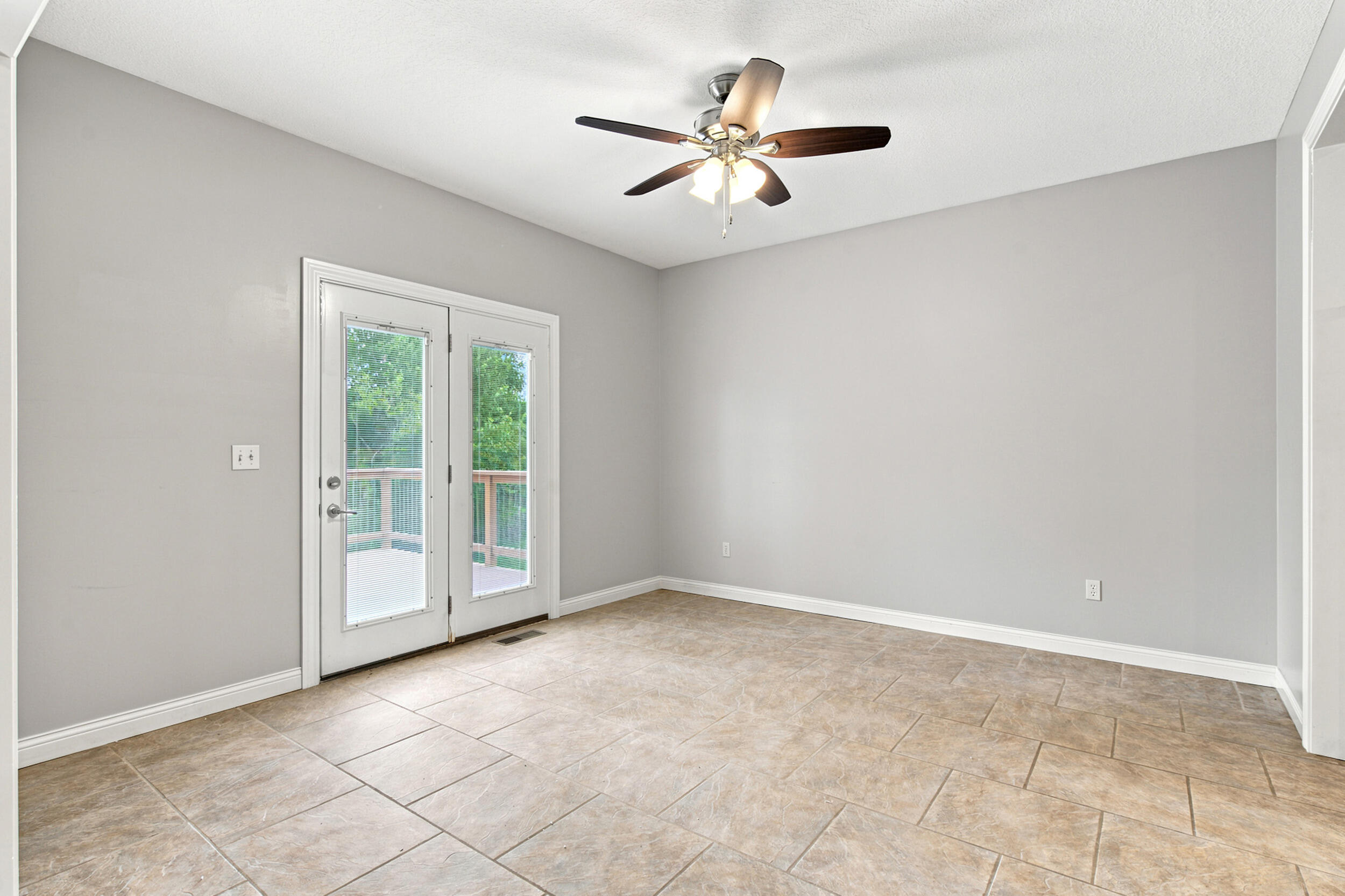16934 Farris Cir Property Photo 10