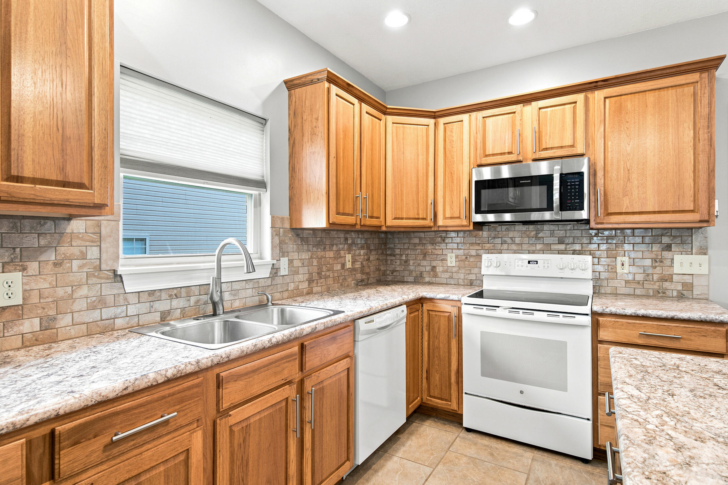16934 Farris Cir Property Photo 18