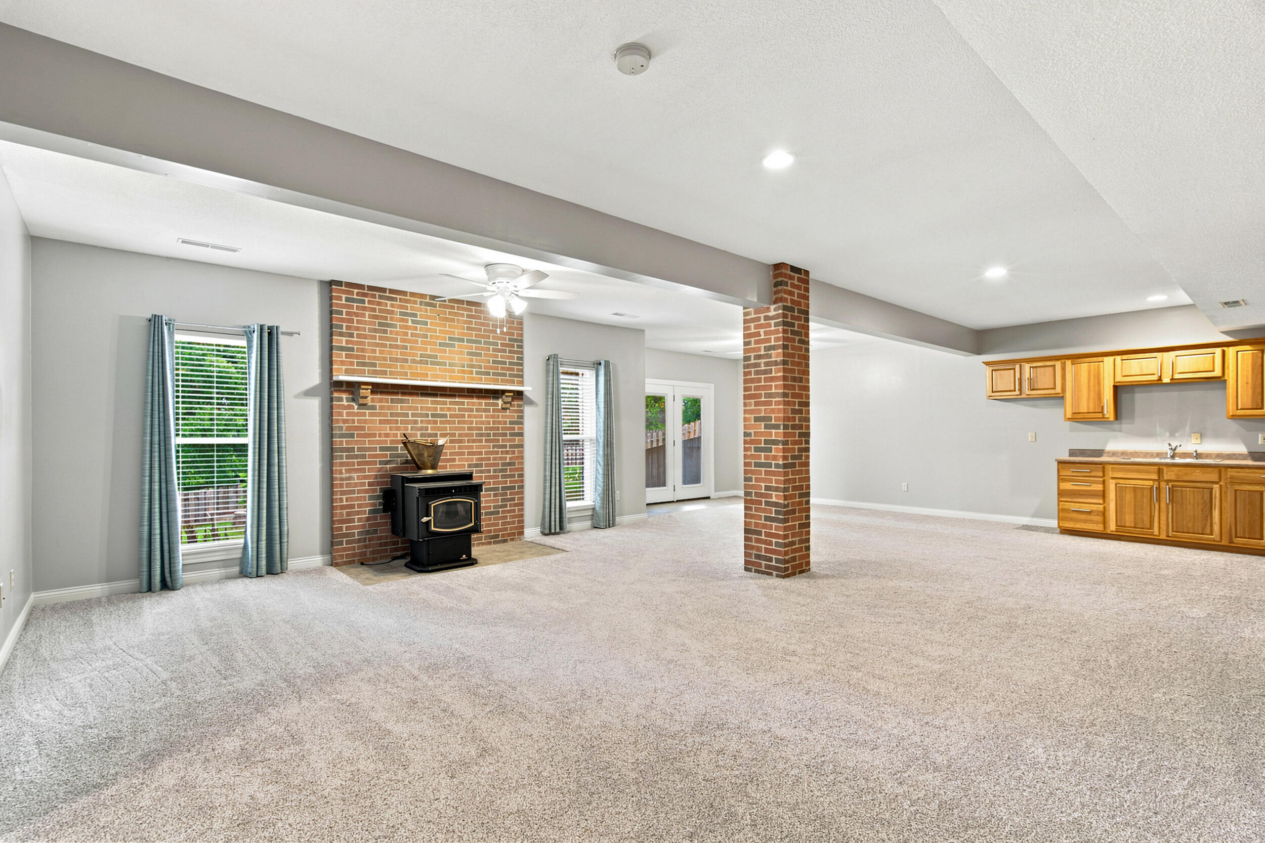 16934 Farris Cir Property Photo 33