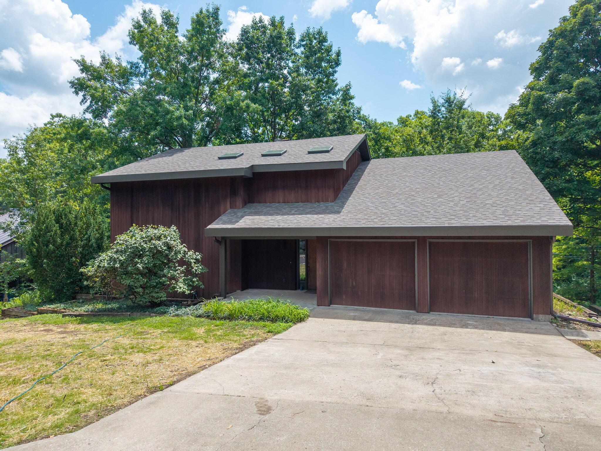 908 PIN OAK CT