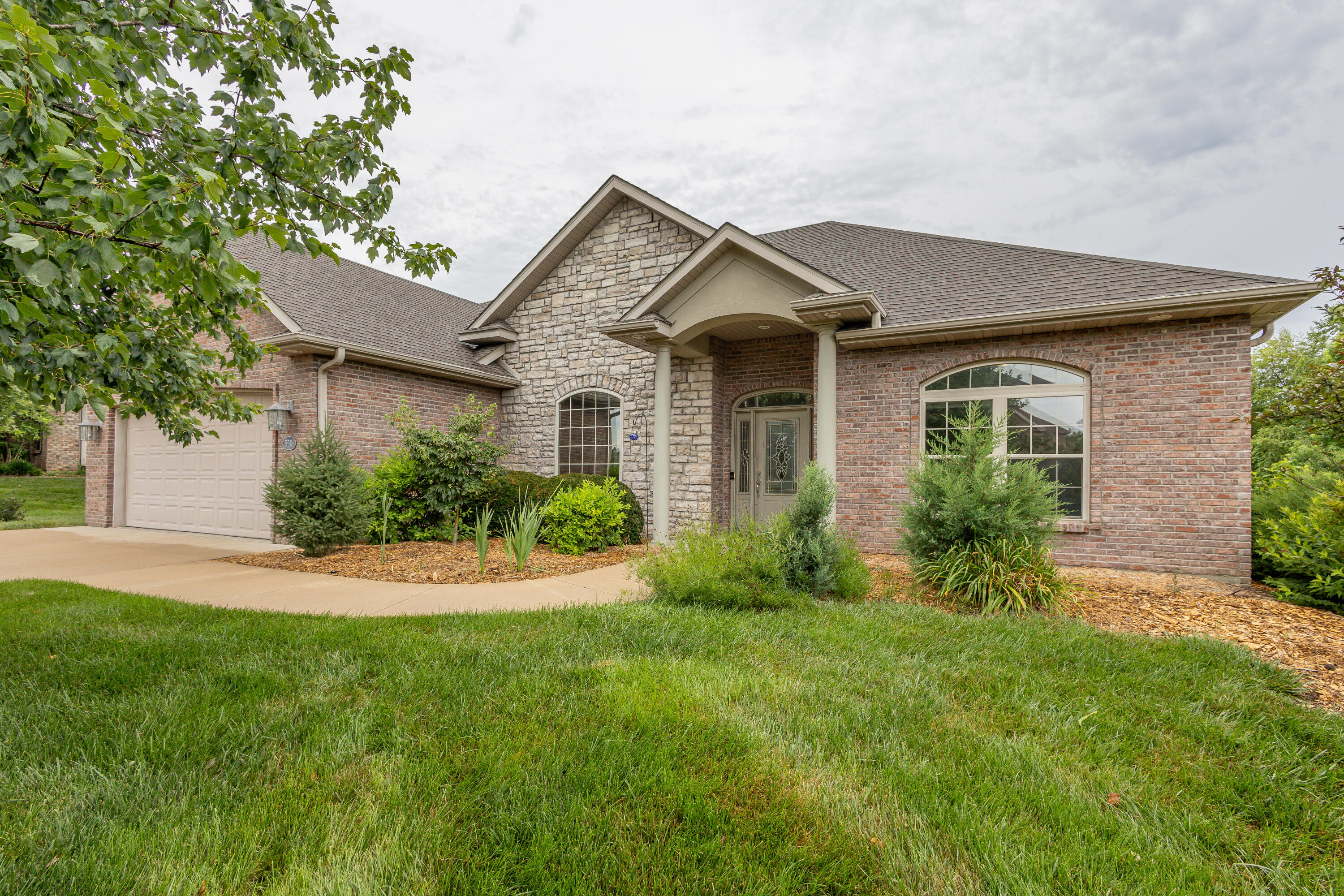 5501 THORNBROOK PKY Property Photo 1