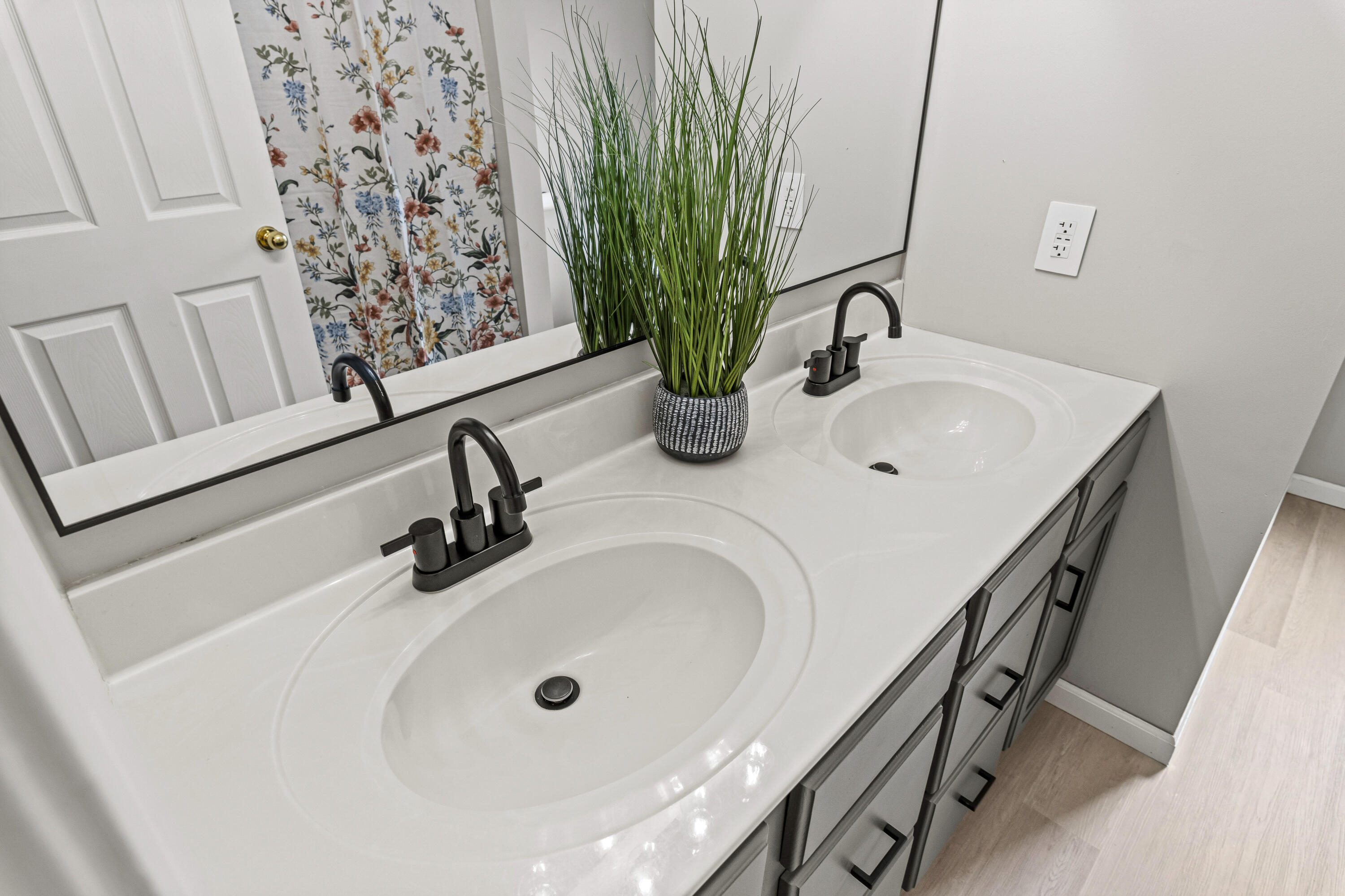 2911 Shingo Ct Property Photo 27