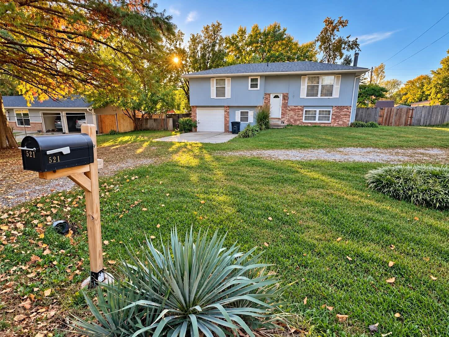 521 N Broadview Ct Property Photo 1