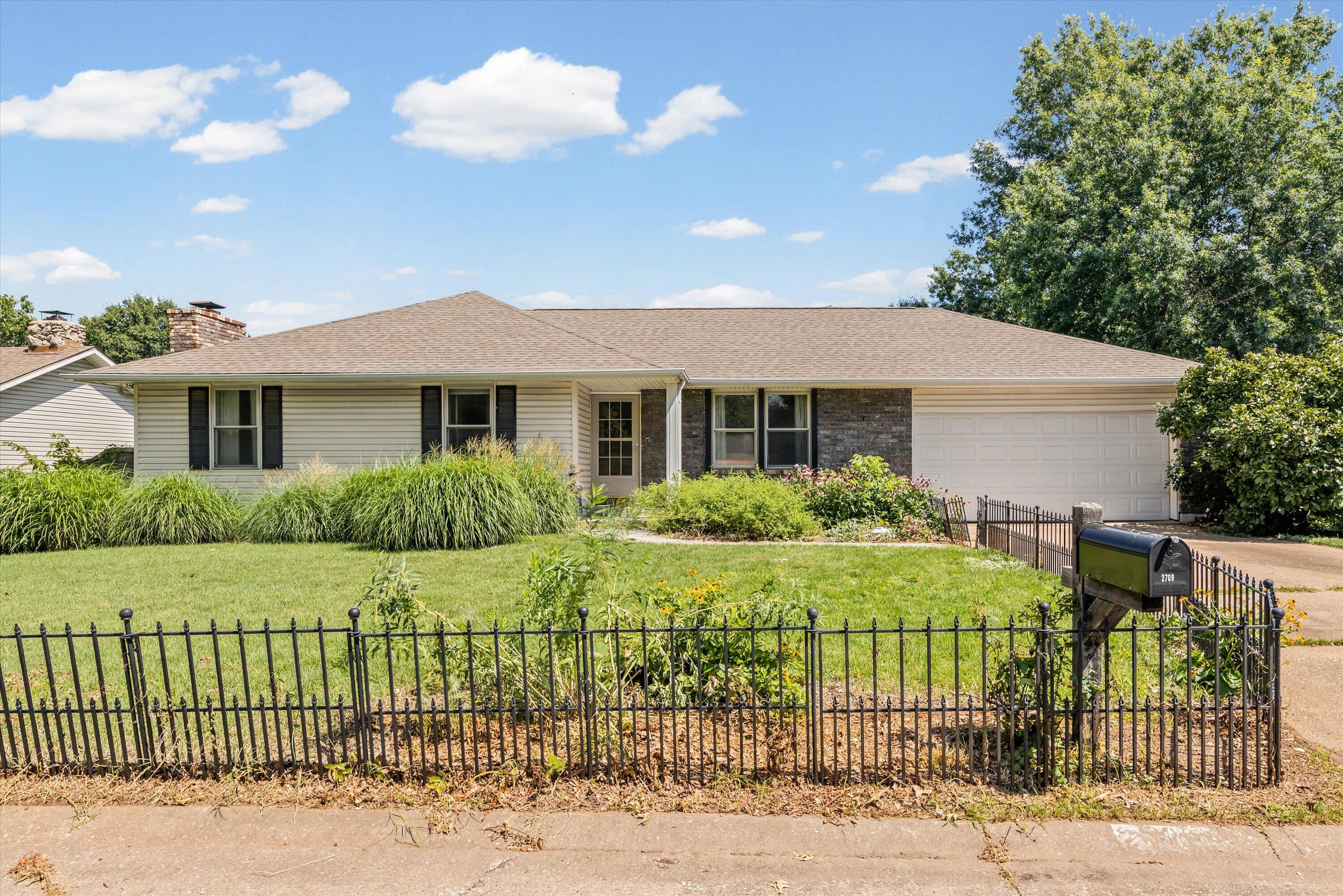 2709 Pine Dr Property Photo 4