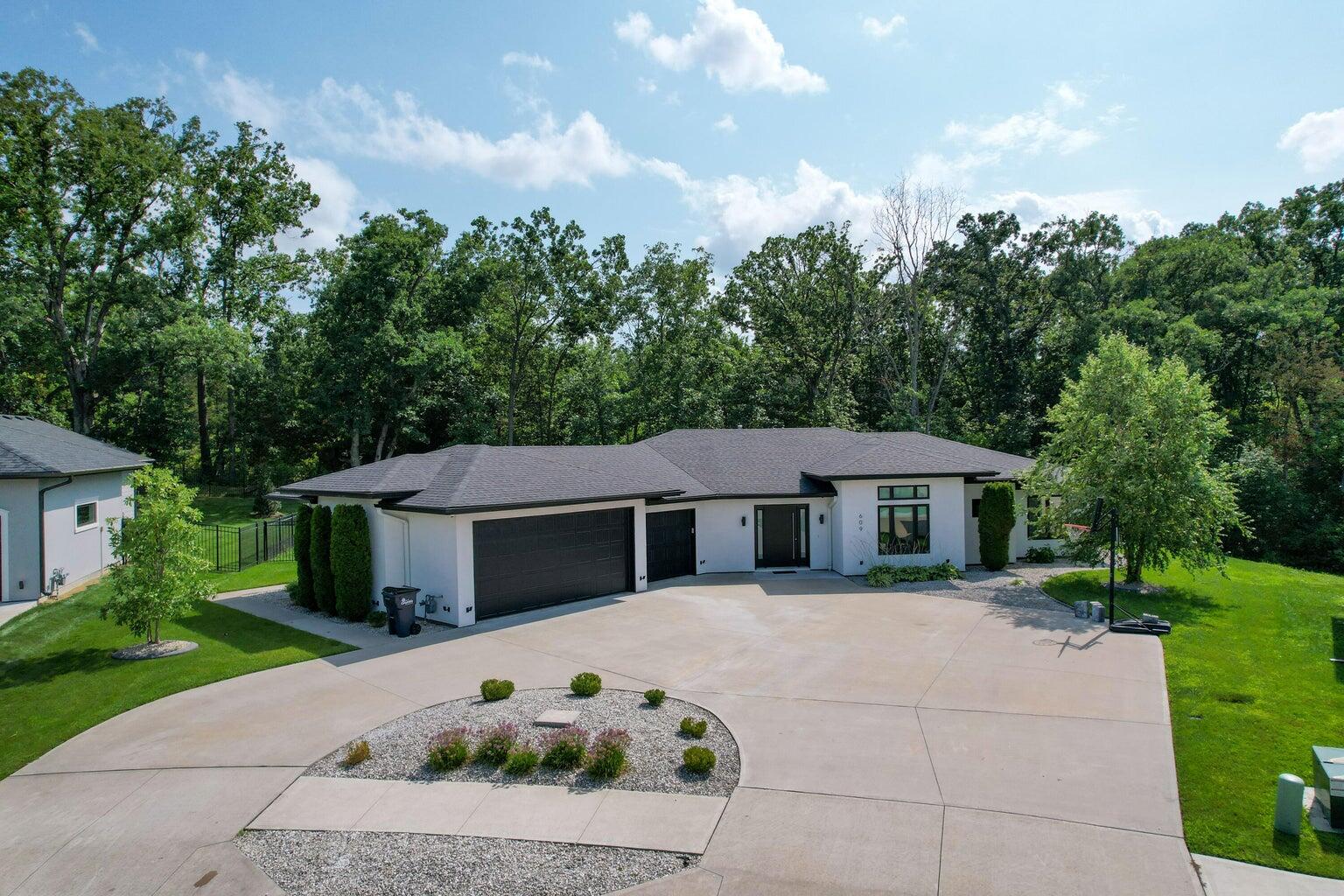 609 Black Wolf Property Photo 1