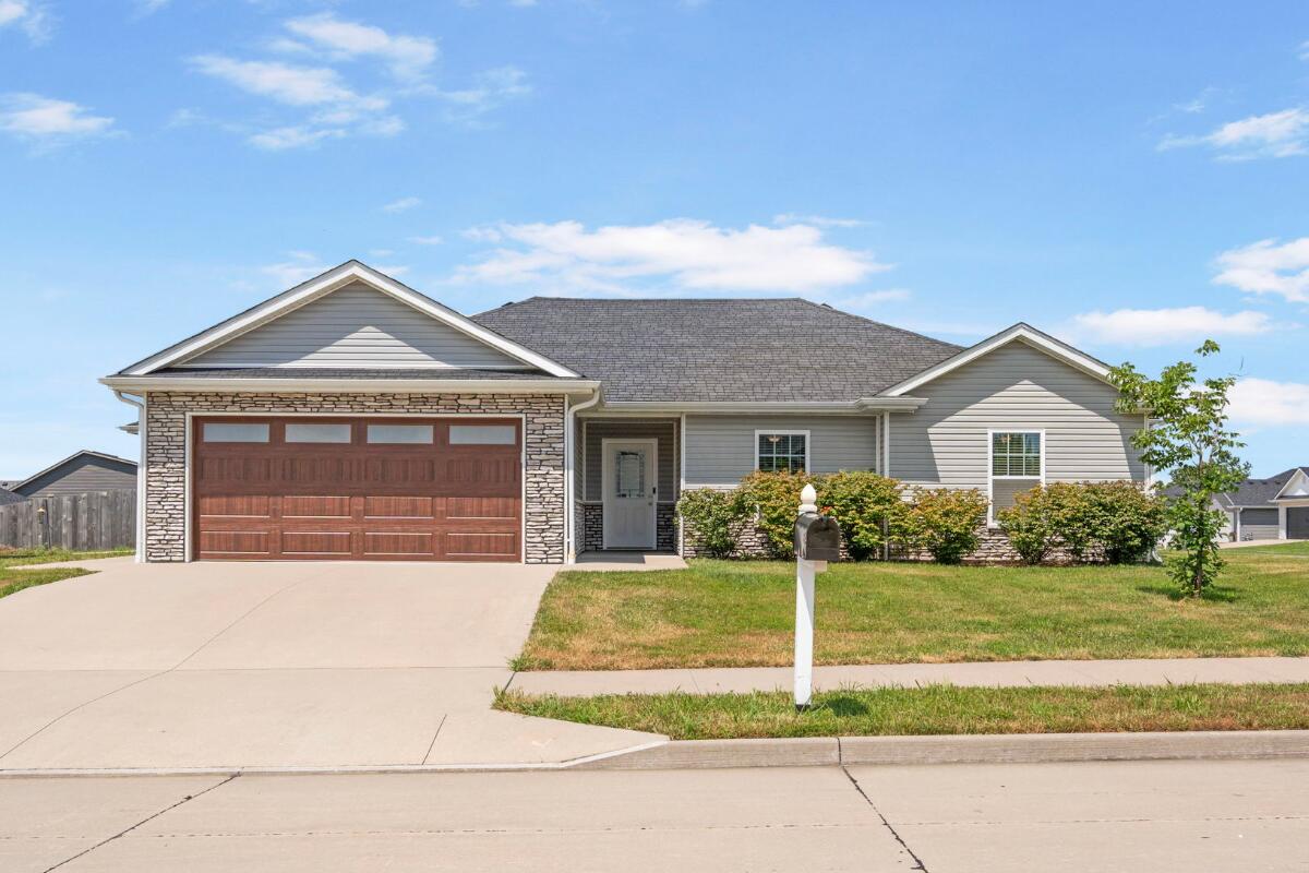 5732 GEYSER BLVD Property Photo 1