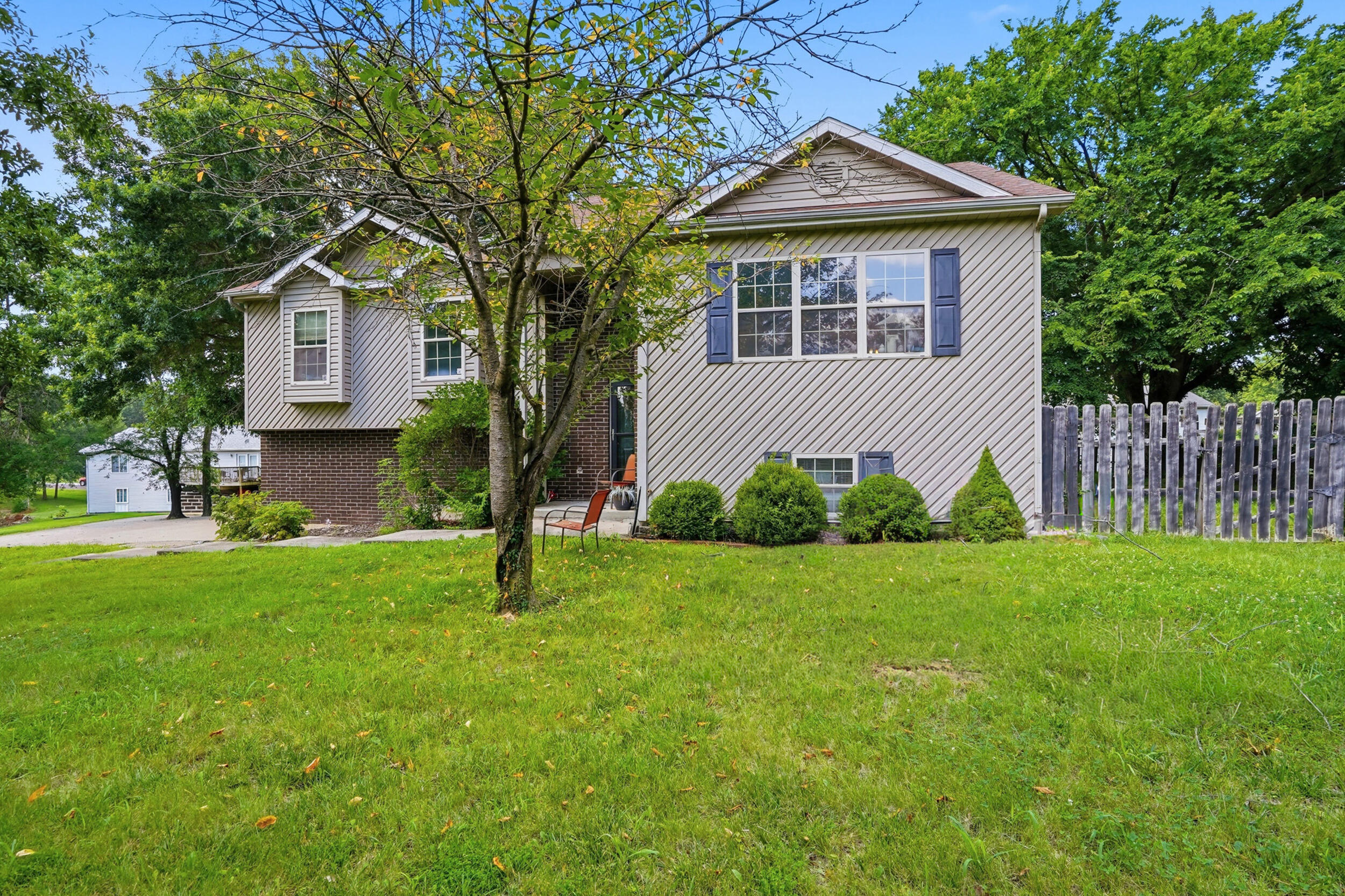 2633 E Alfalfa Dr Property Photo 2