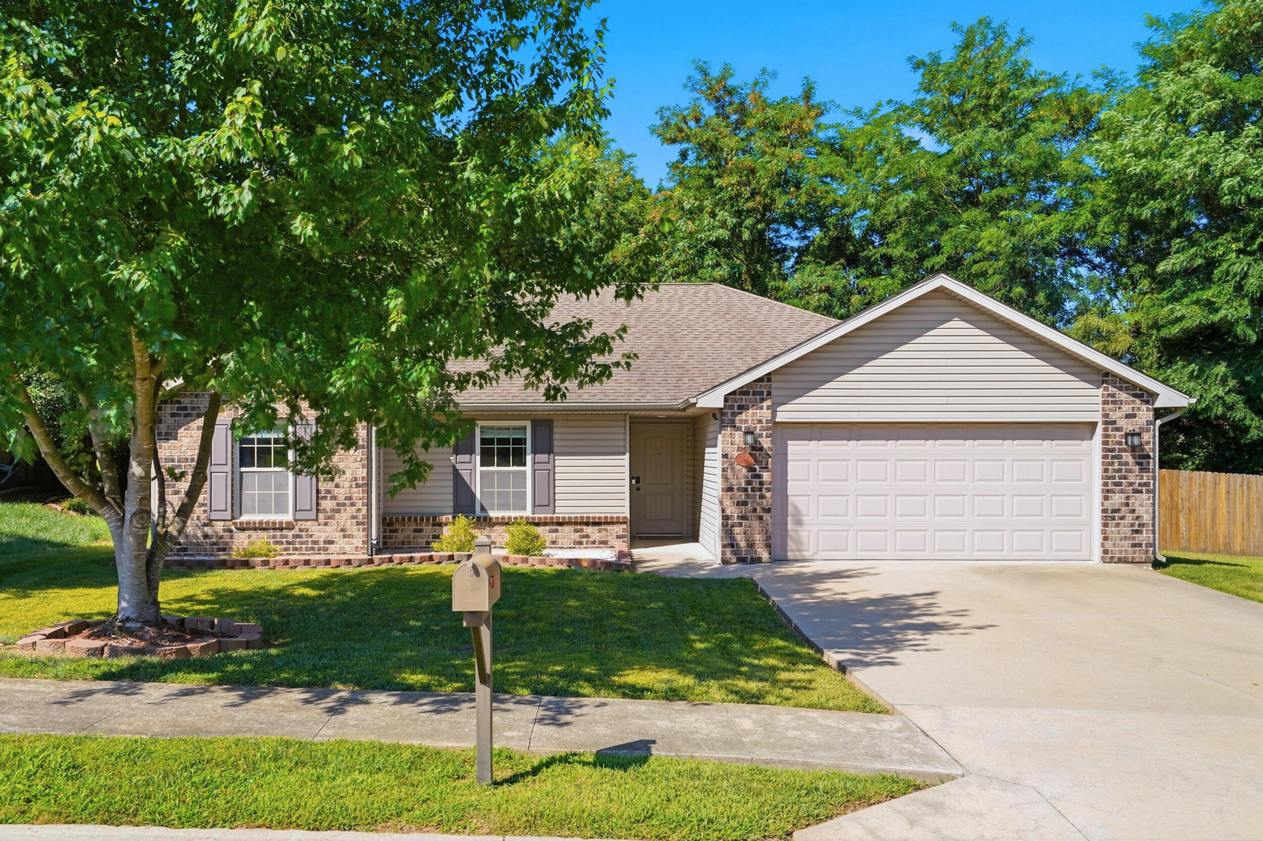 3807 CLYDESDALE DR