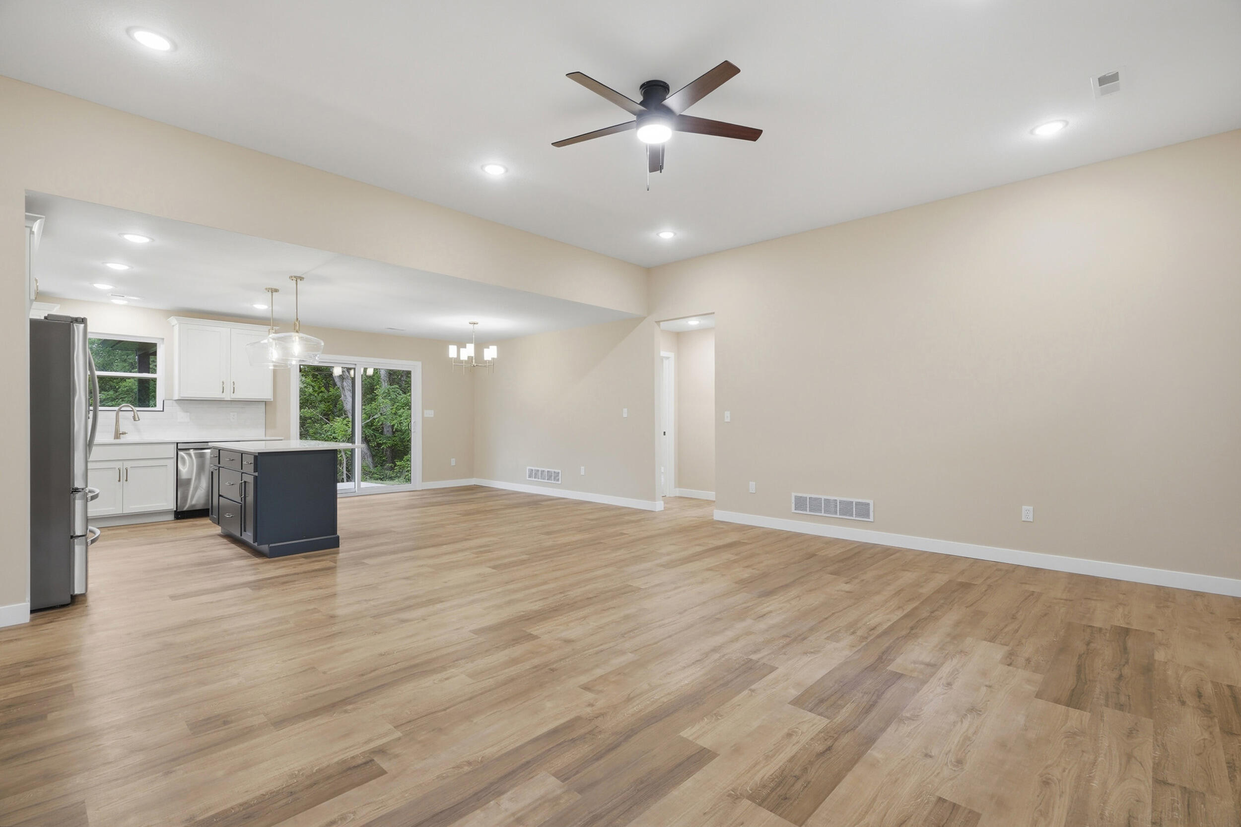 263 E Drane St Property Photo 6