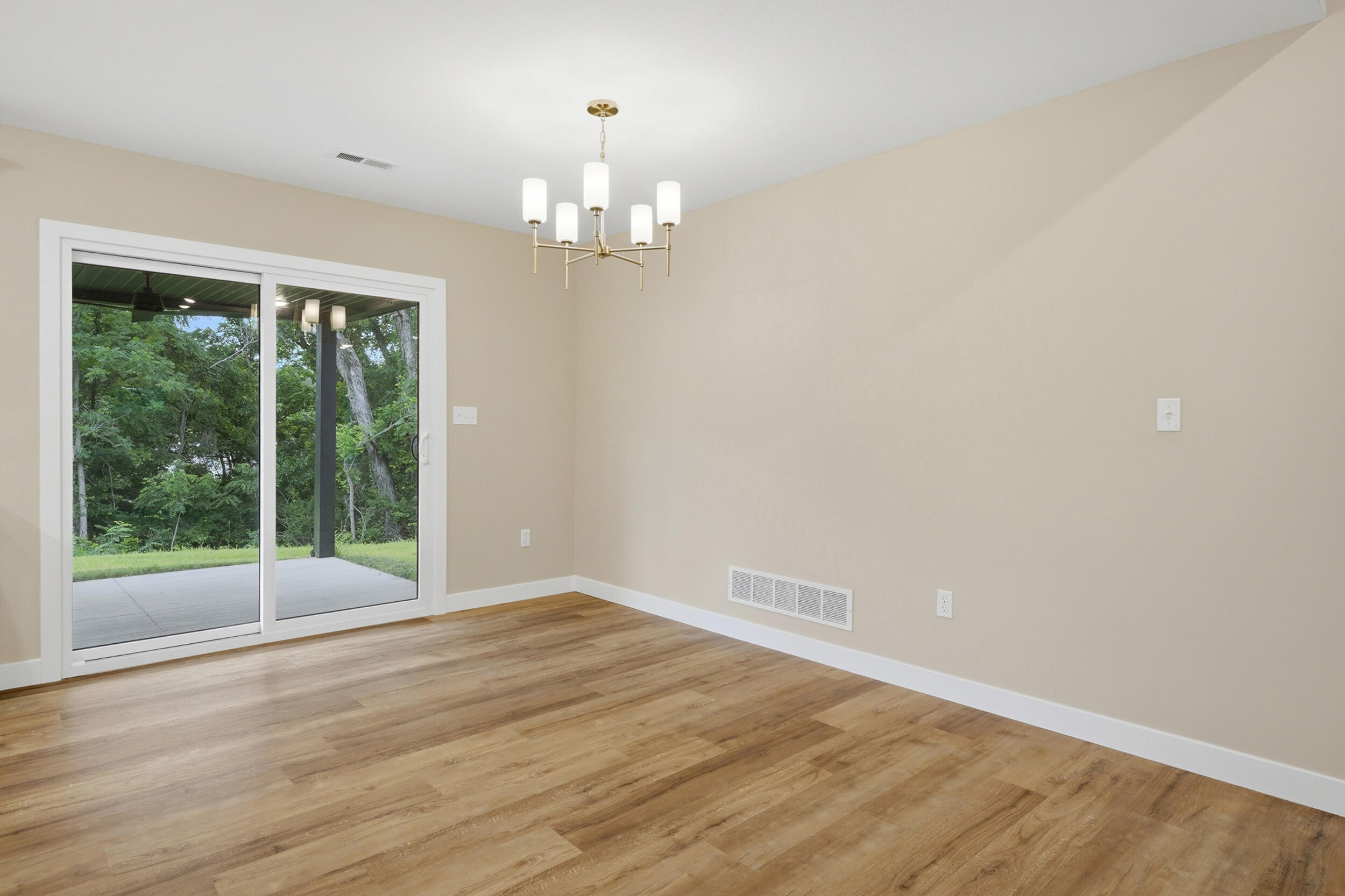 263 E Drane St Property Photo 8