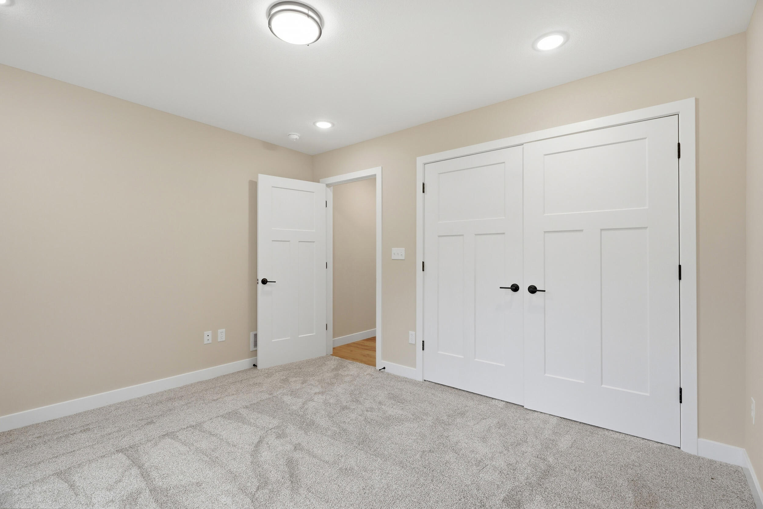 263 E Drane St Property Photo 22