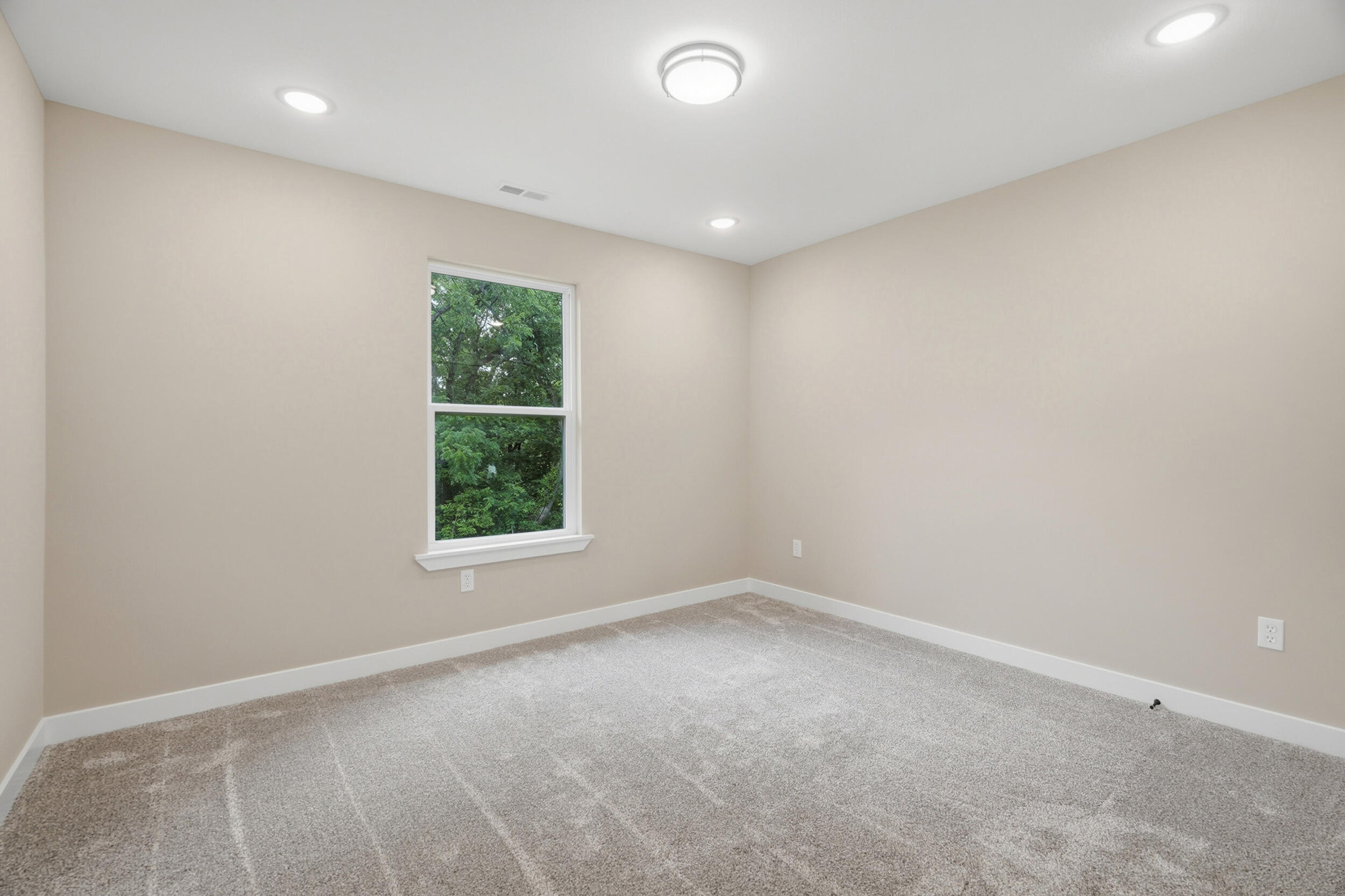 263 E Drane St Property Photo 24