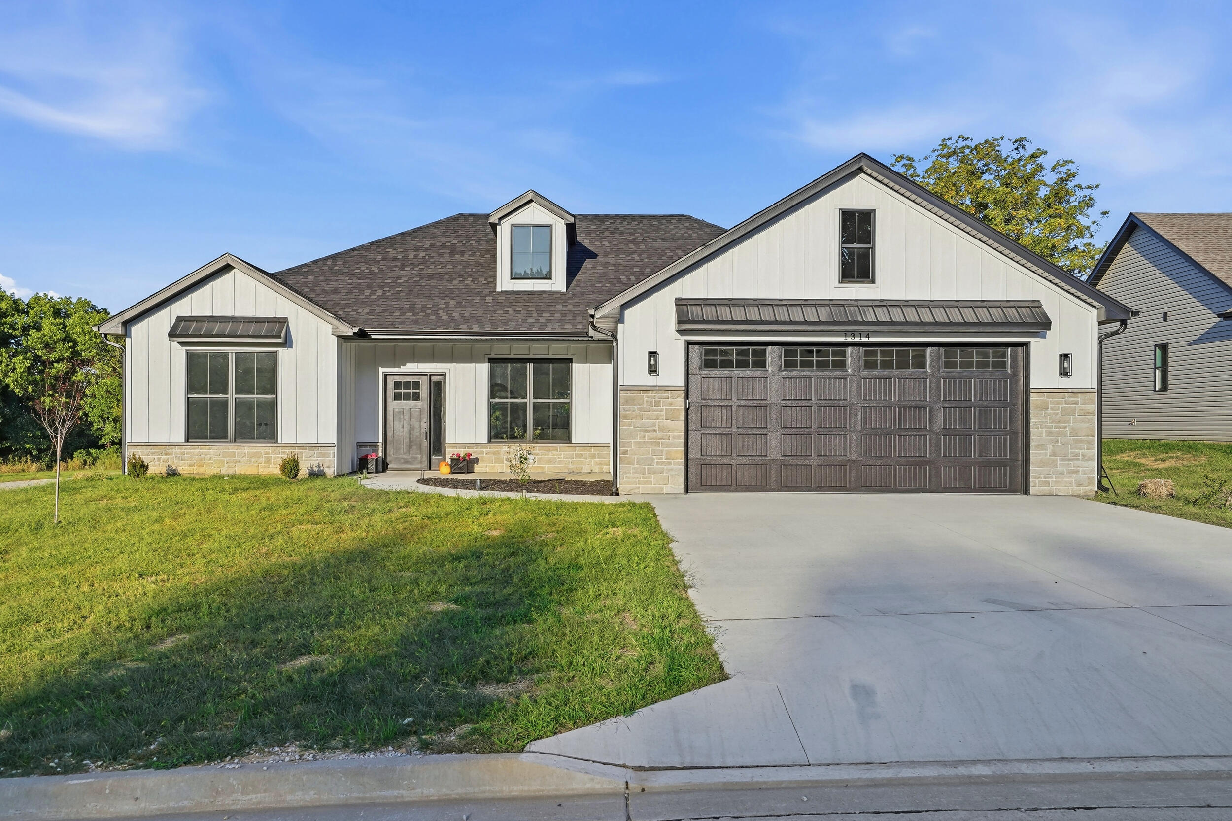 1314 Stonehaven Dr Property Photo 1