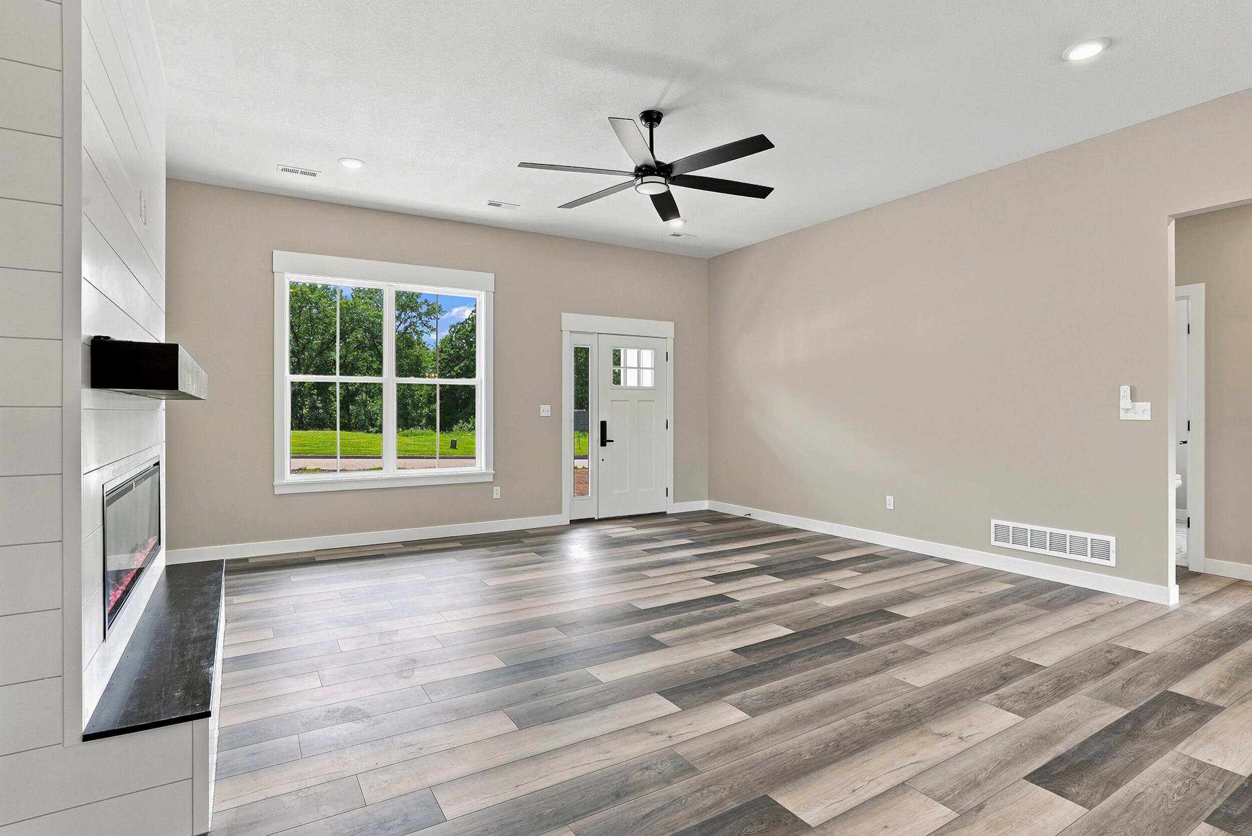 1314 Stonehaven Dr Property Photo 16