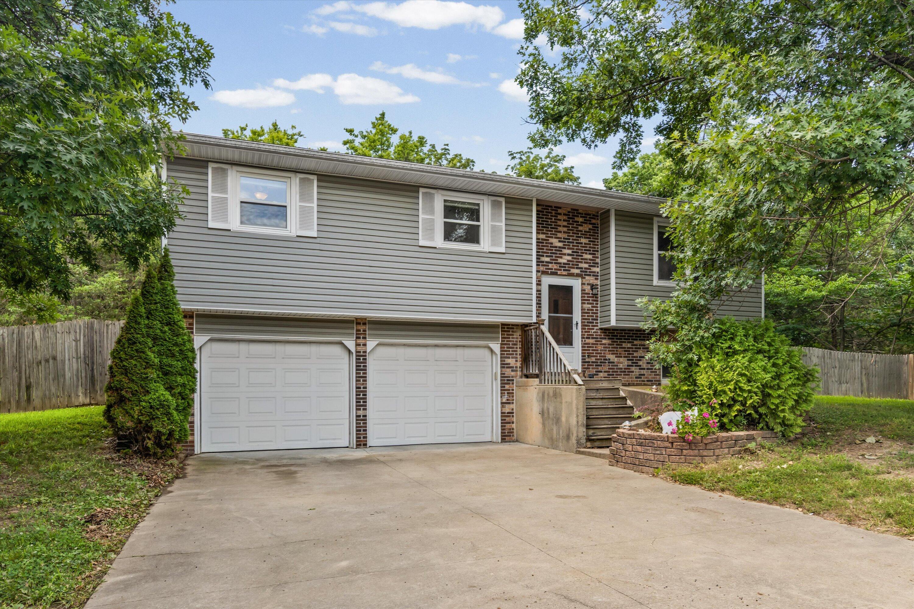 2052 N Northwest Ct Property Photo 1