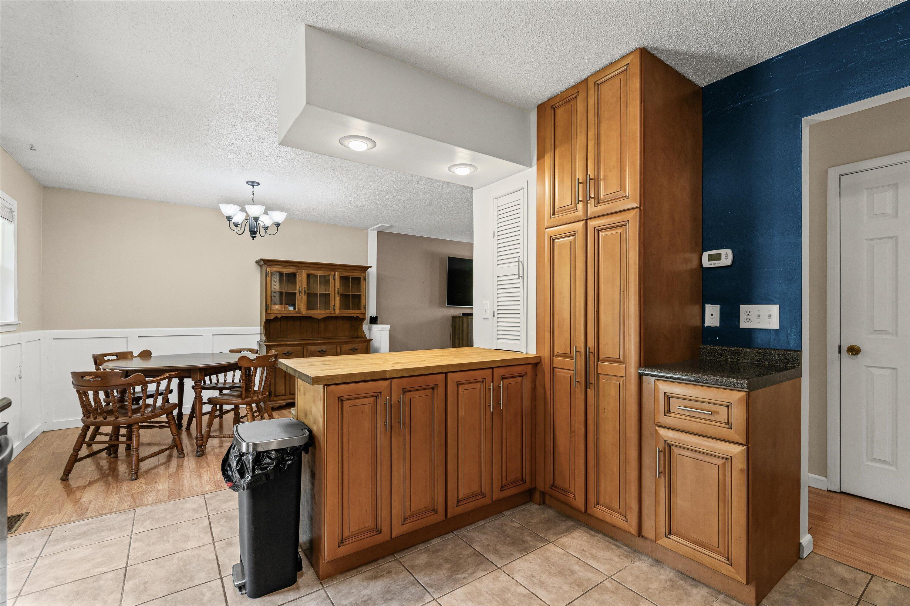 2052 N Northwest Ct Property Photo 5