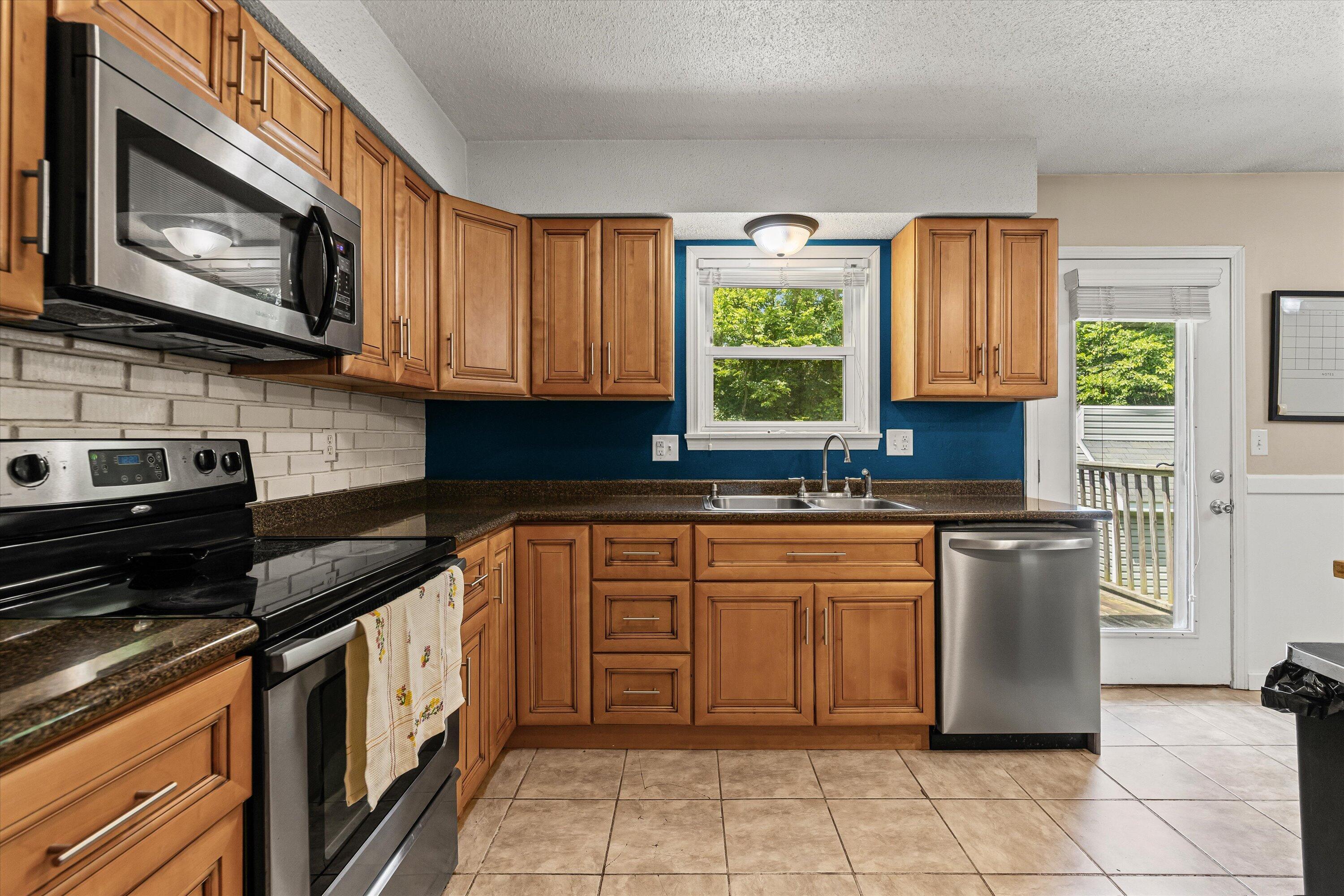 2052 N Northwest Ct Property Photo 6