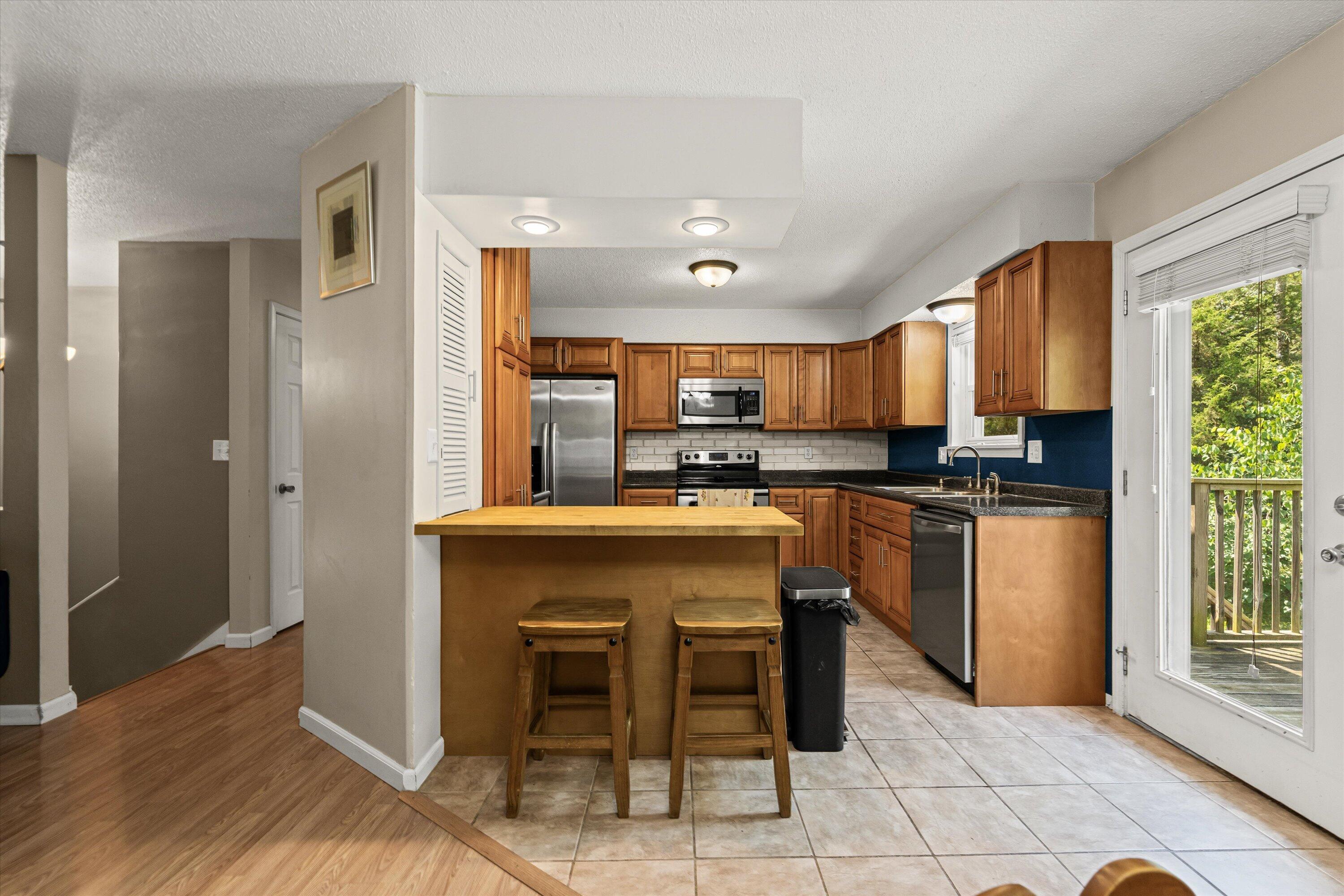 2052 N Northwest Ct Property Photo 9