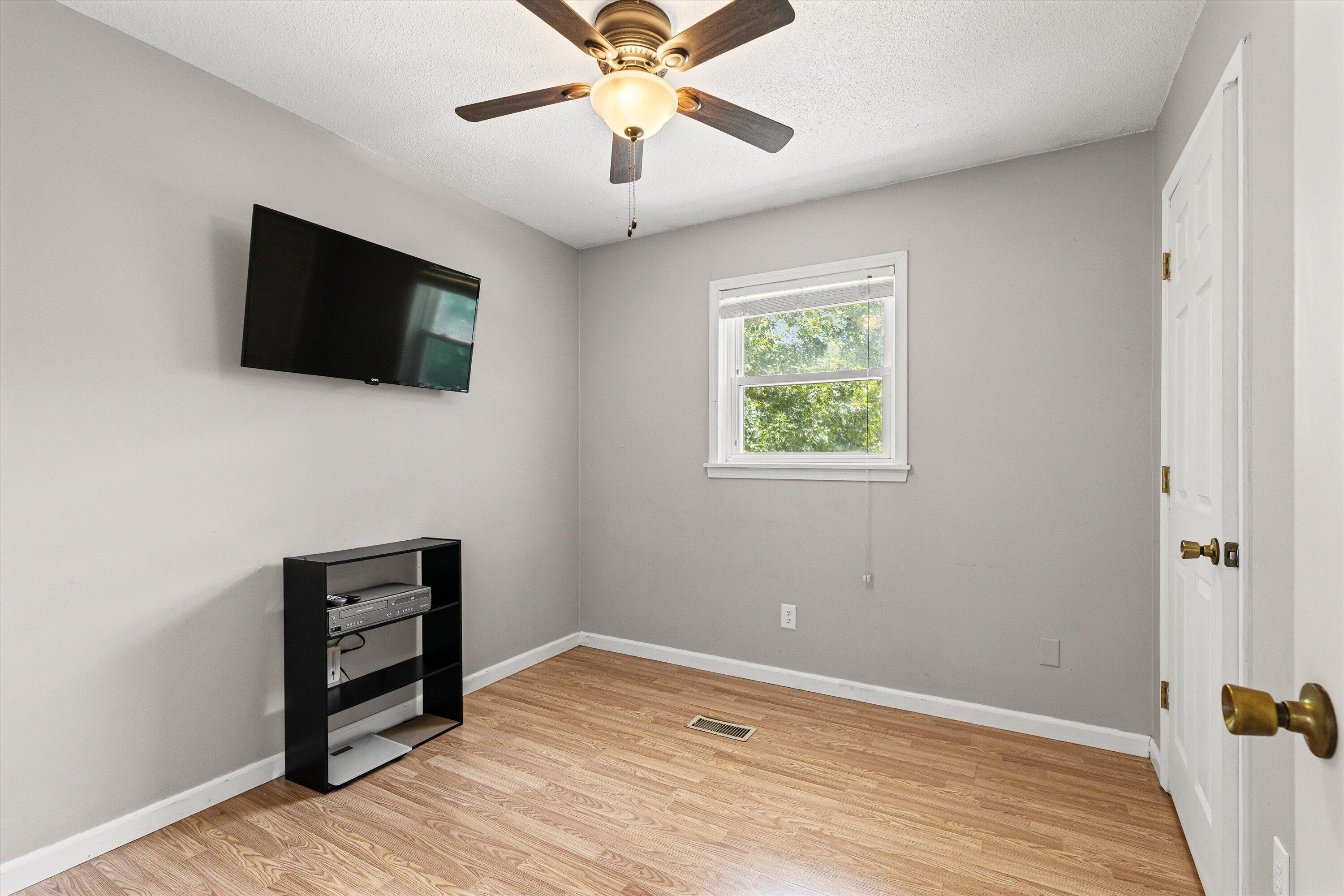 2052 N Northwest Ct Property Photo 16