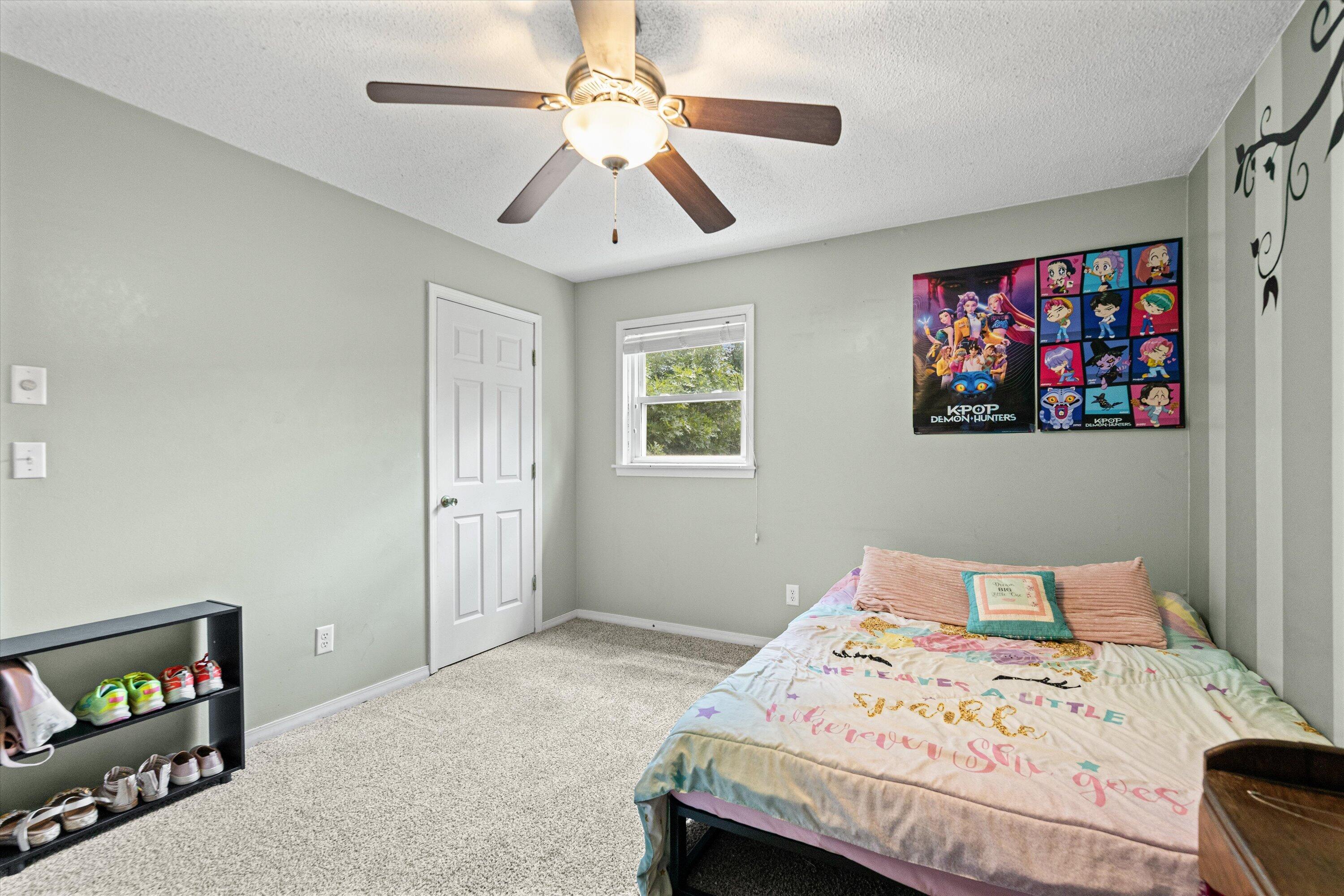 2052 N Northwest Ct Property Photo 17