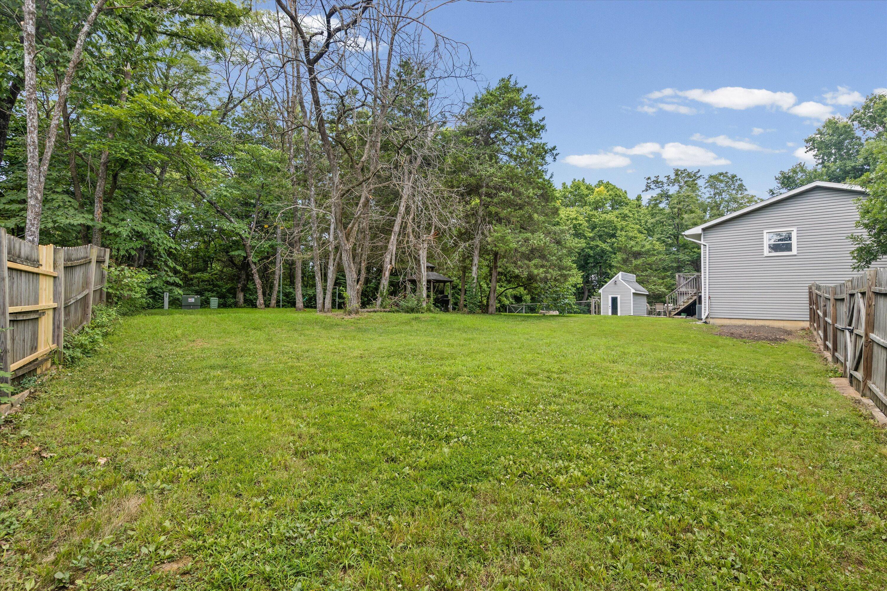 2052 N Northwest Ct Property Photo 25
