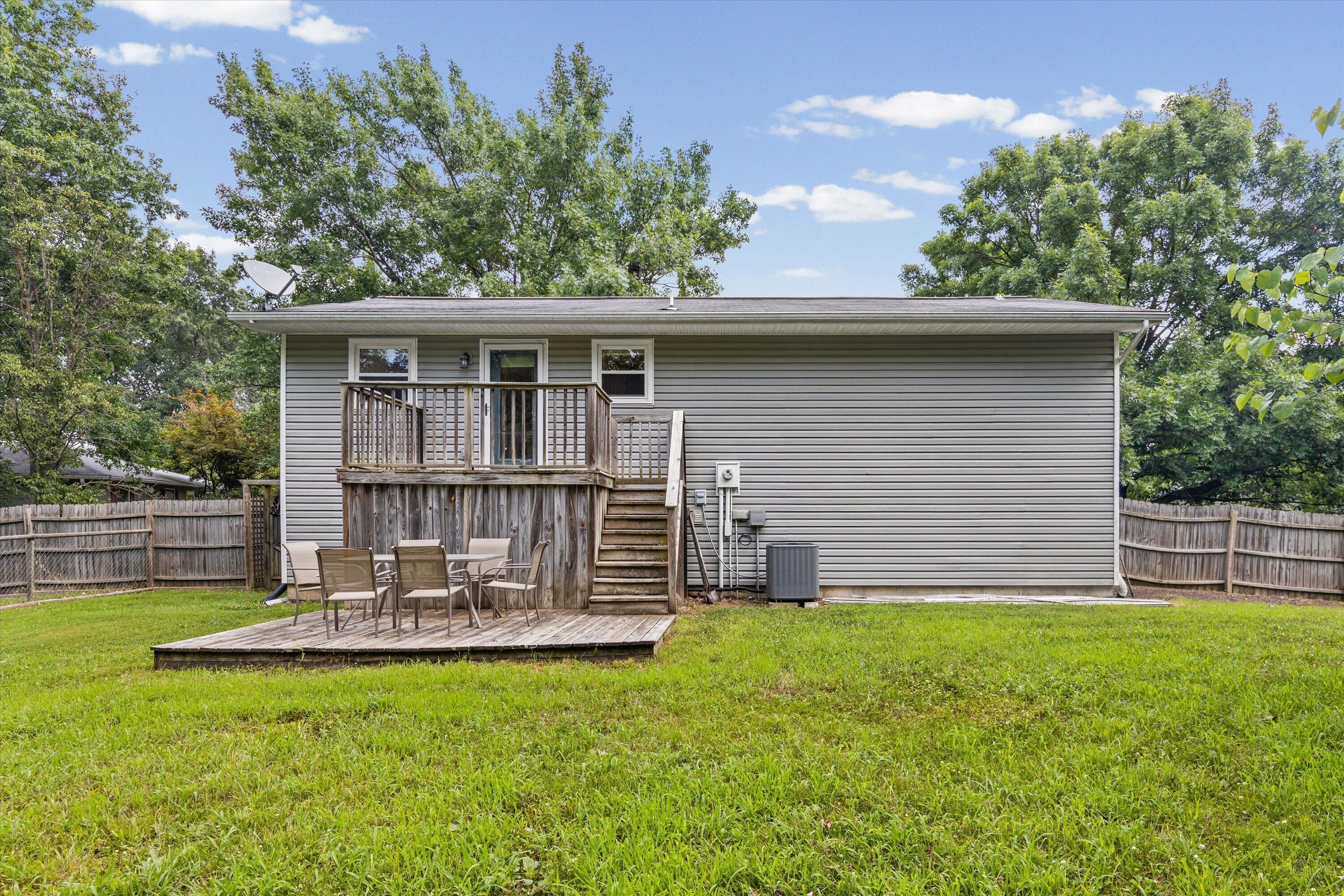 2052 N Northwest Ct Property Photo 29