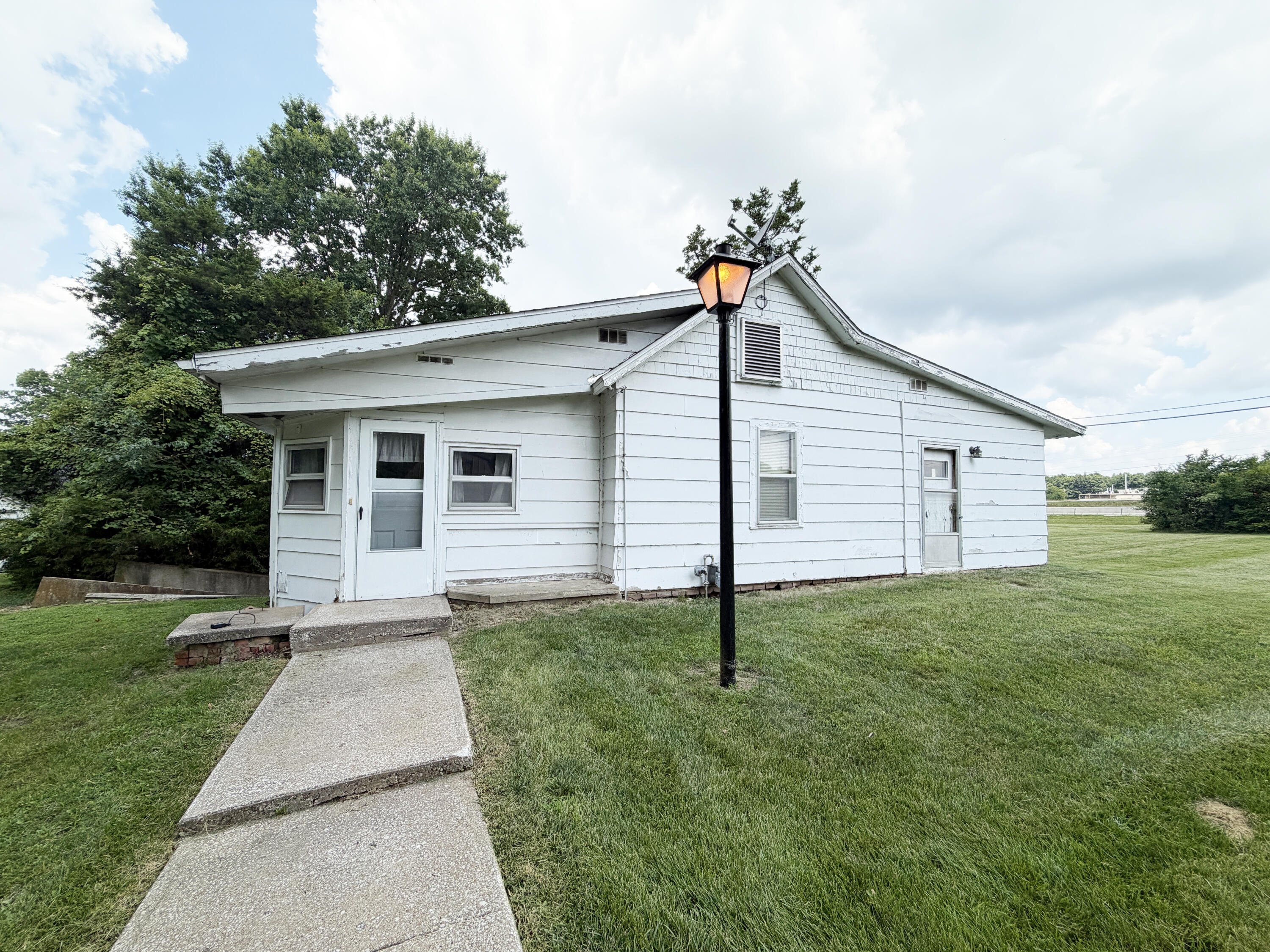 7312 E I-70 Dr Property Photo 1