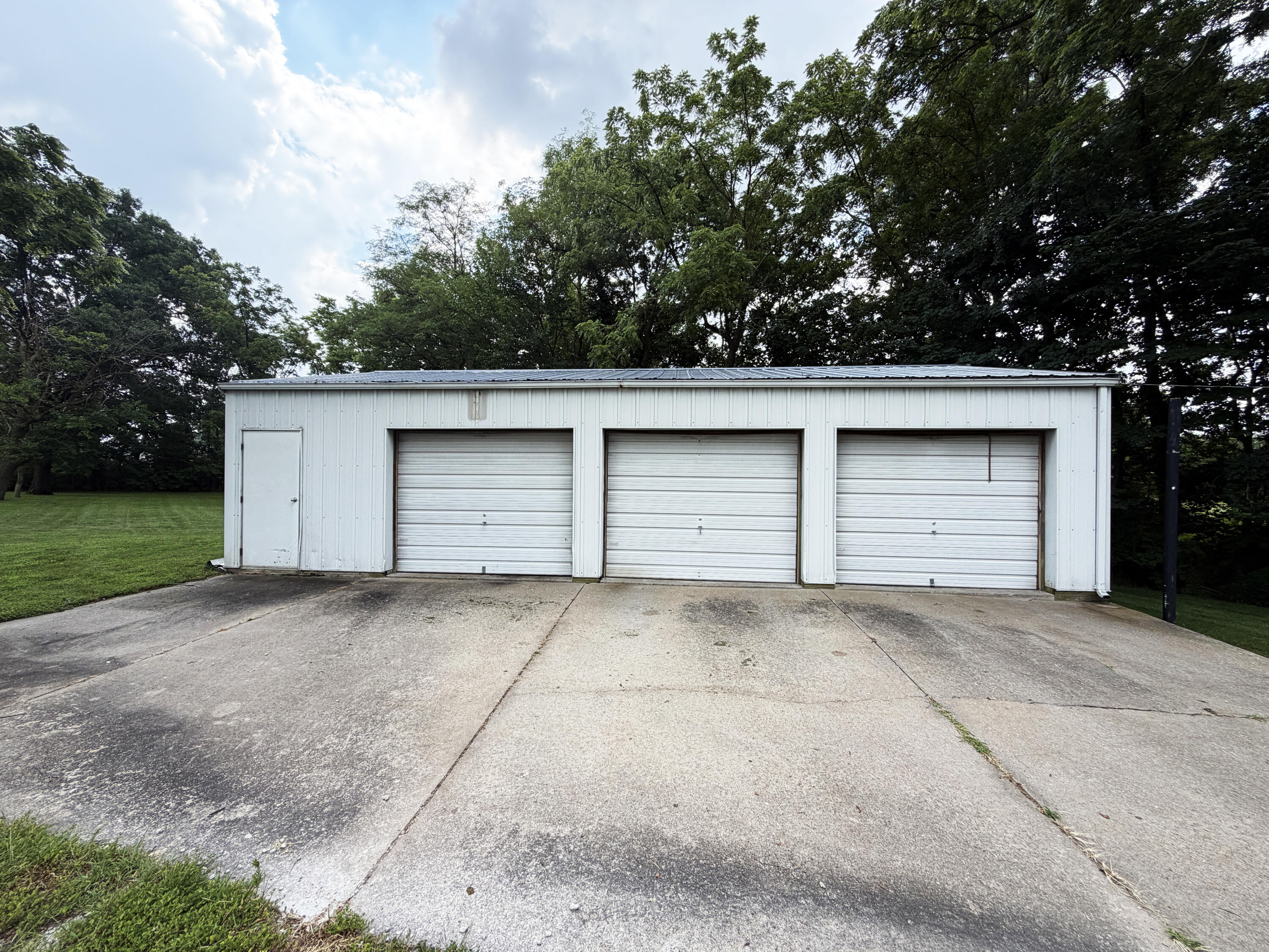 7312 E I-70 Dr Property Photo 3