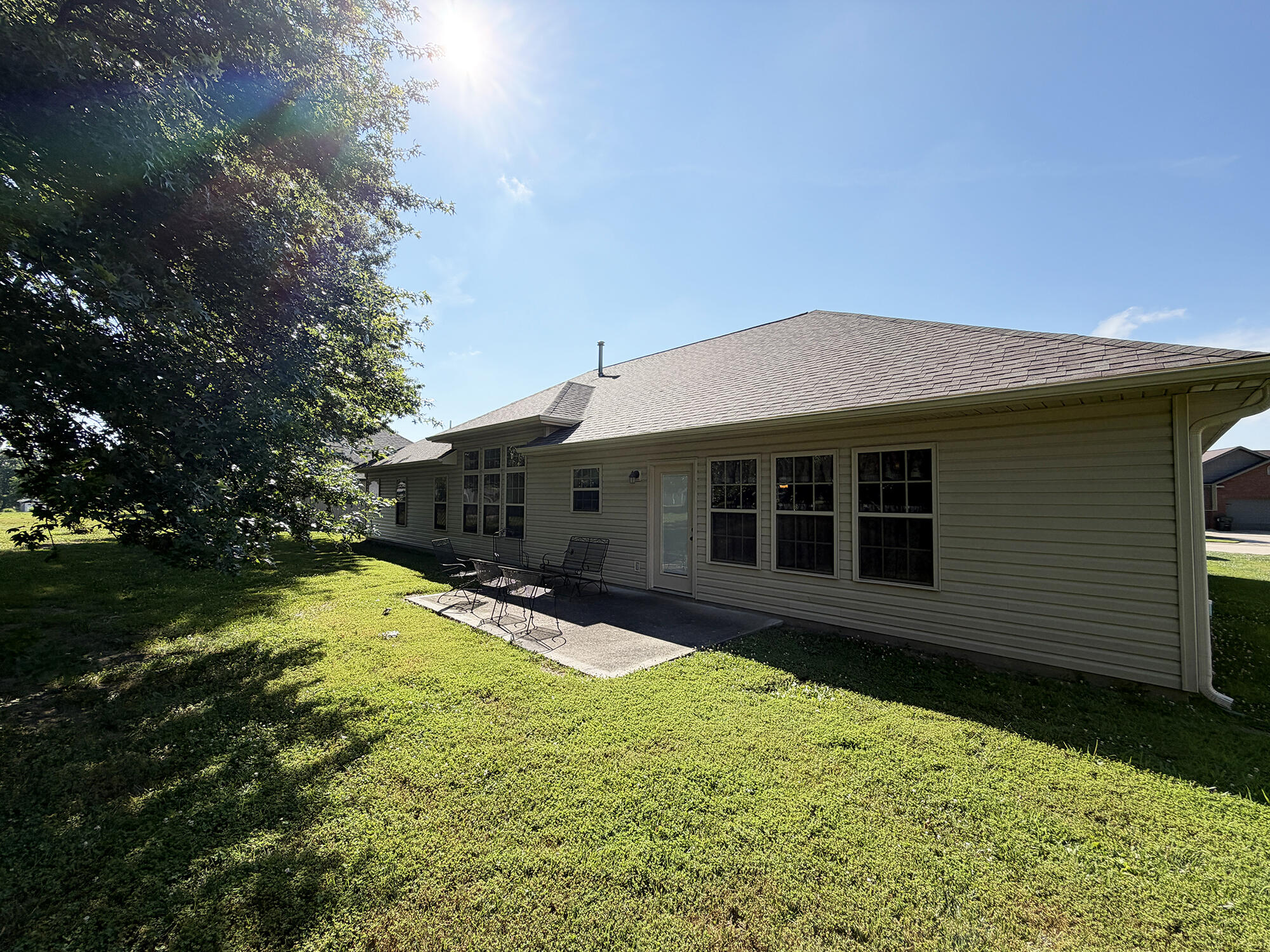 1005 Bradford Cir Property Photo 2