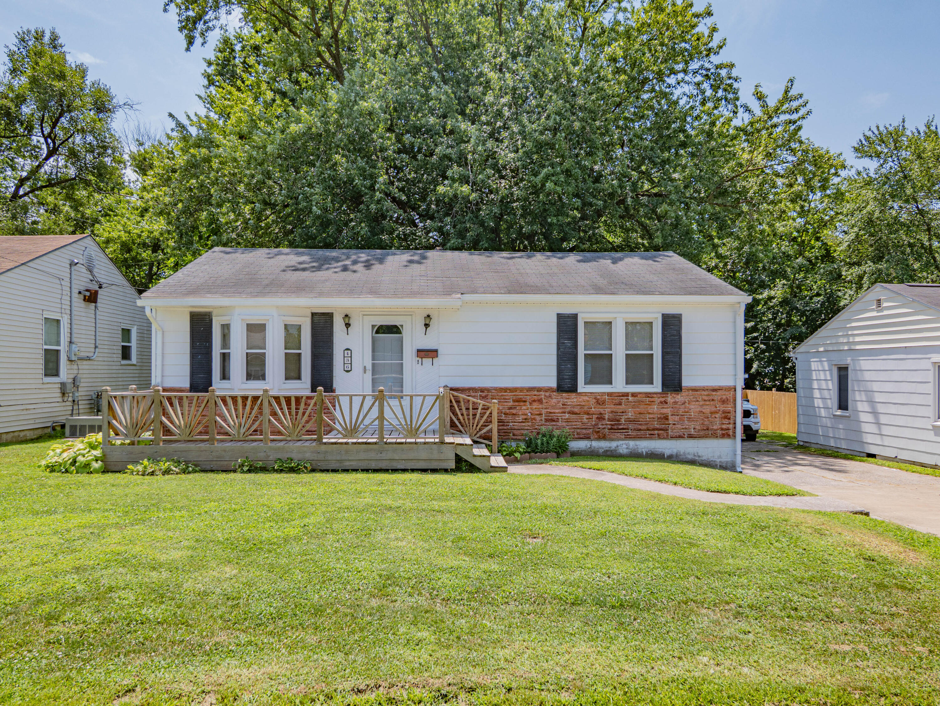 436 E BURKHART ST Property Photo 1